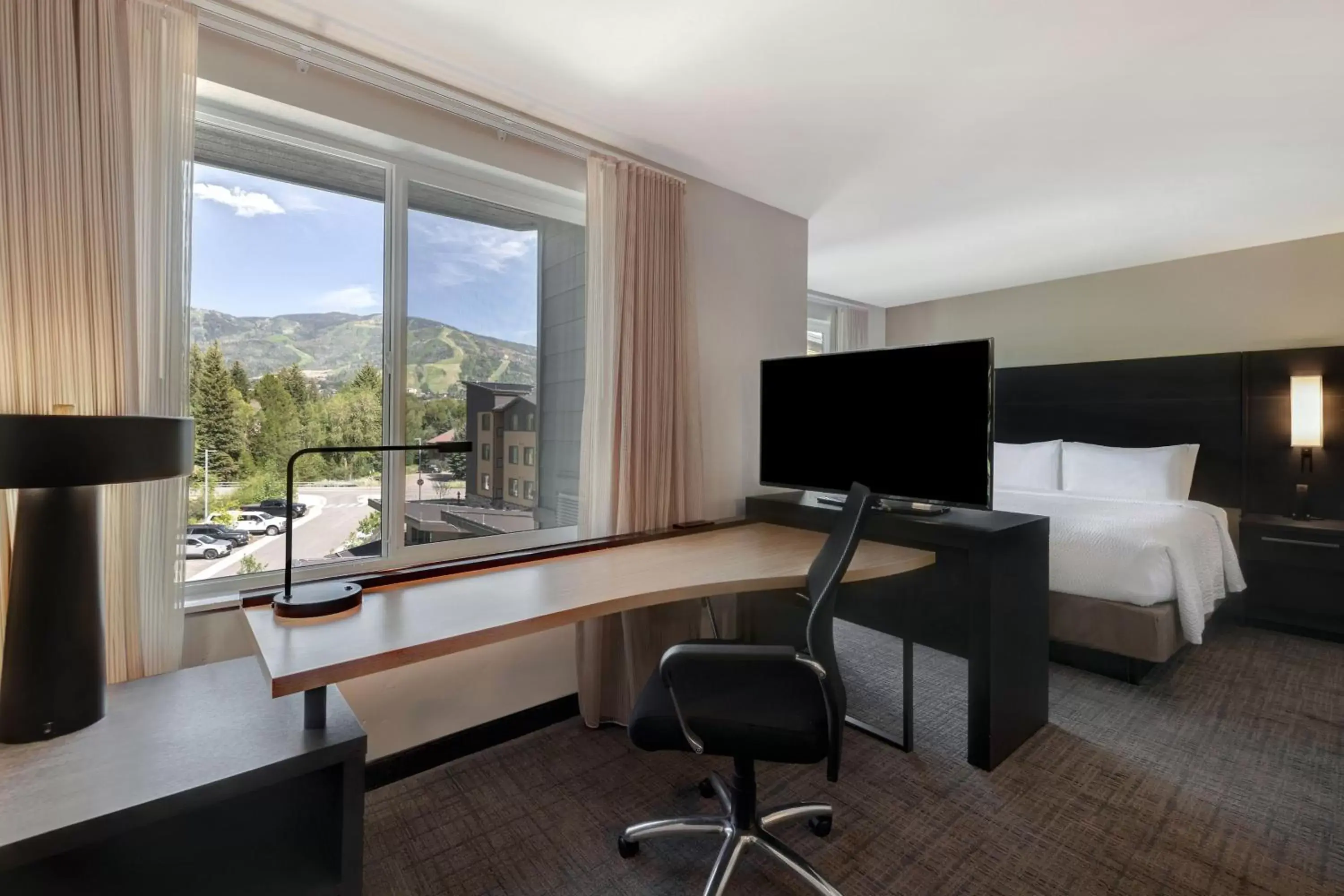 Bedroom, TV/Entertainment Center in Residence Inn by Marriott Steamboat Springs