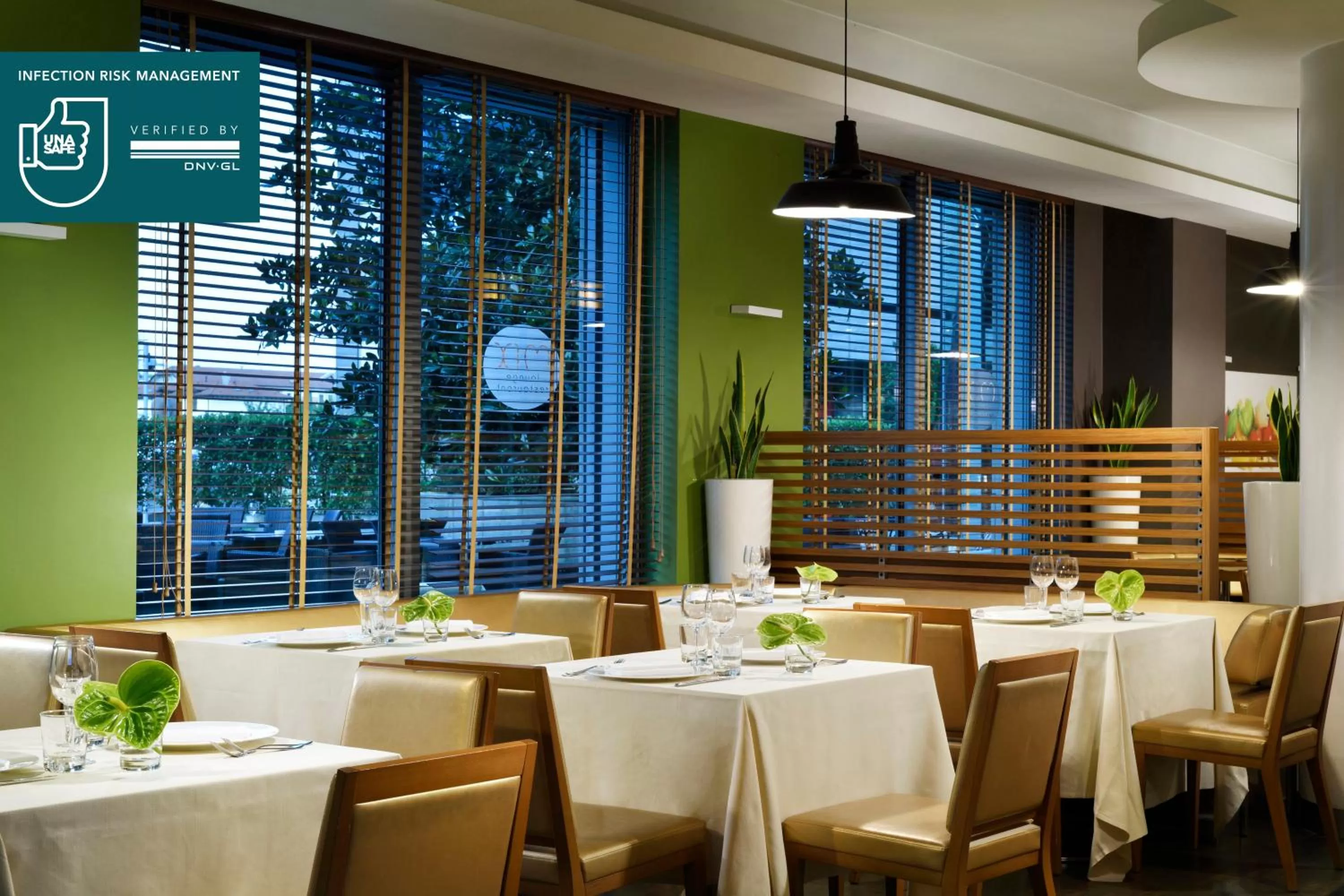 Restaurant/places to eat in UNA Hotels The One Milano Hotel & Residence