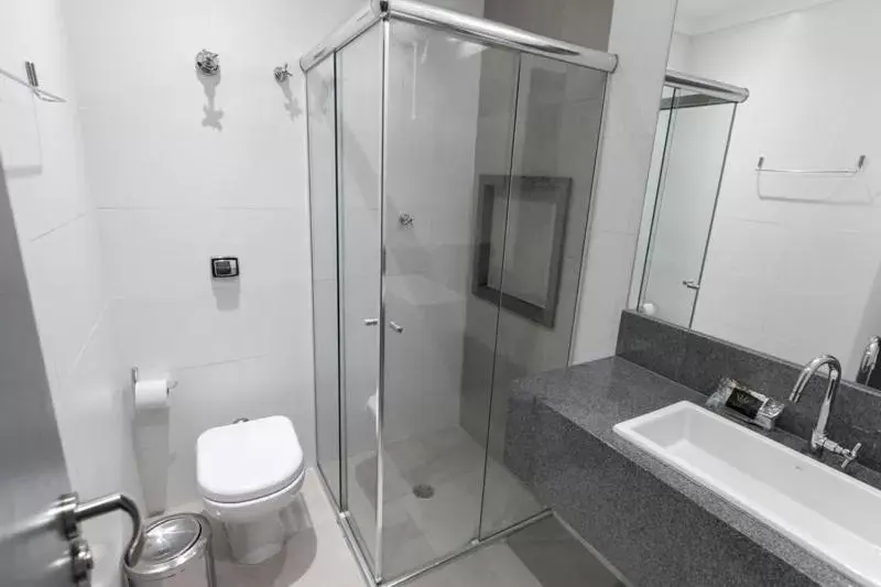 Bathroom in Uniclass Hotel Pinheiros