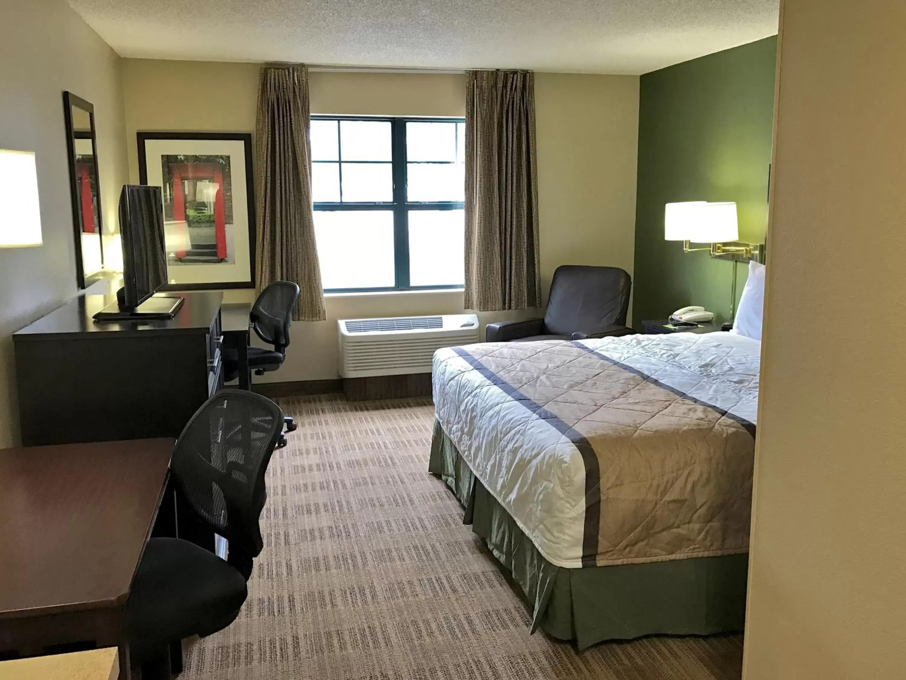 TV and multimedia in Extended Stay America Suites - Boise - Airport