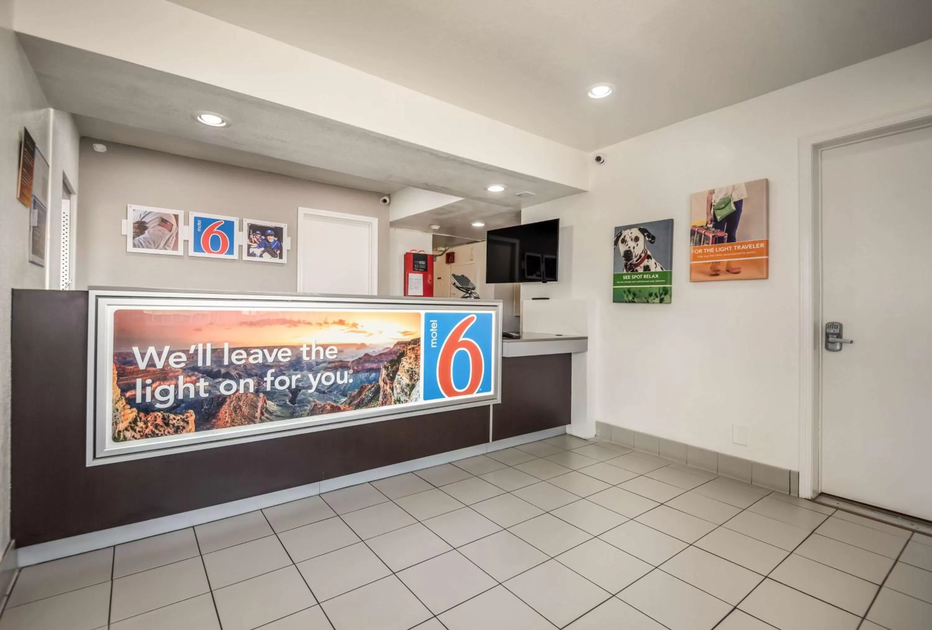 Lobby or reception in Motel 6-College Station, TX - Bryan