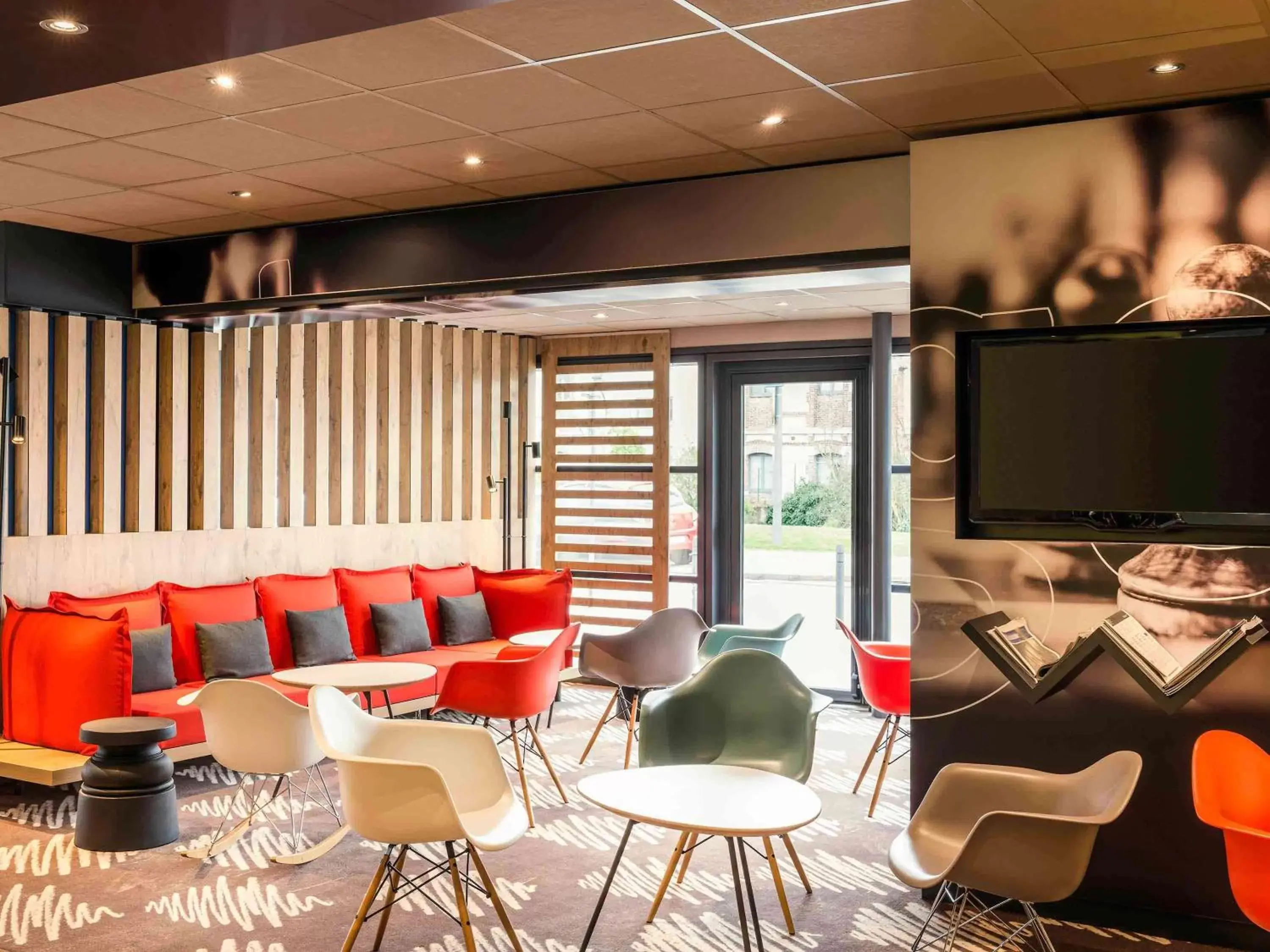 Lounge or bar in ibis Troyes Centre