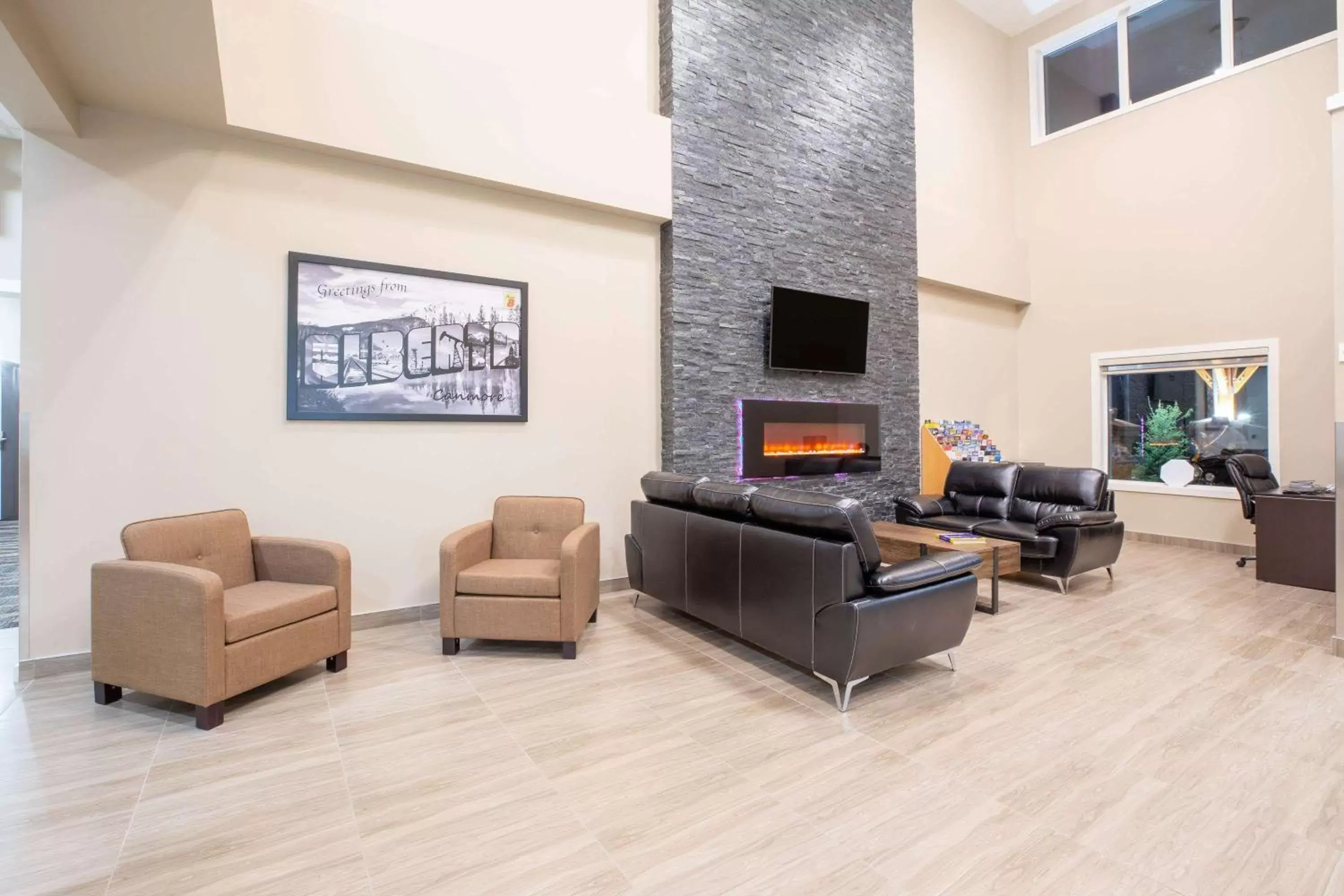 Lobby or reception, Lobby/Reception in Super 8 by Wyndham Canmore