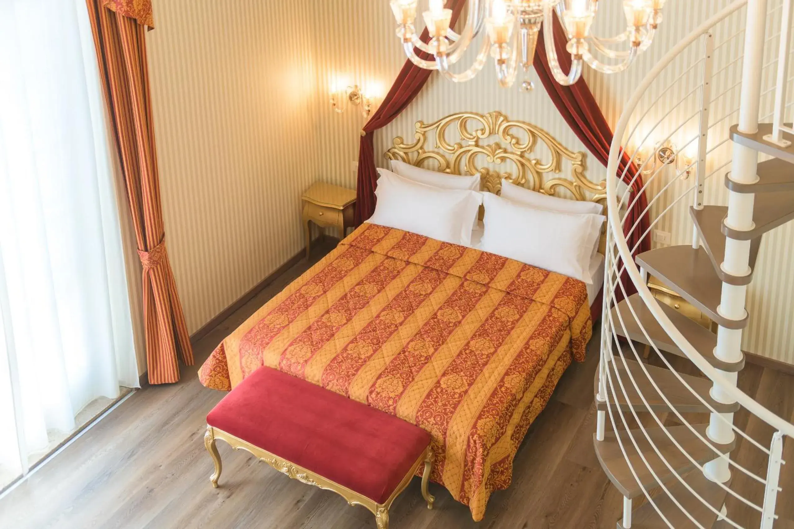 Bed in Regina del Garda Suite