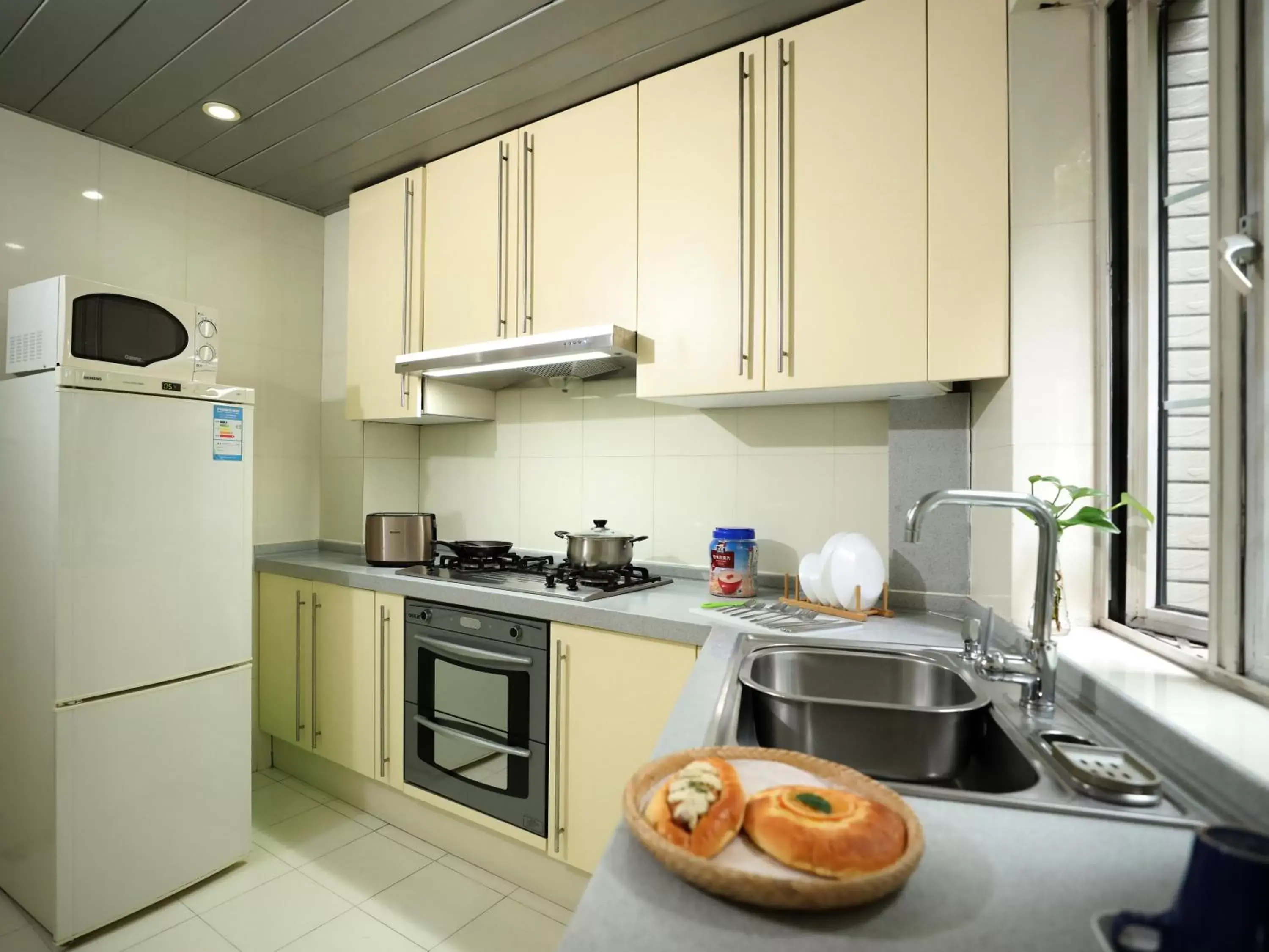 Kitchen/Kitchenette in Ladoll Service Apartments