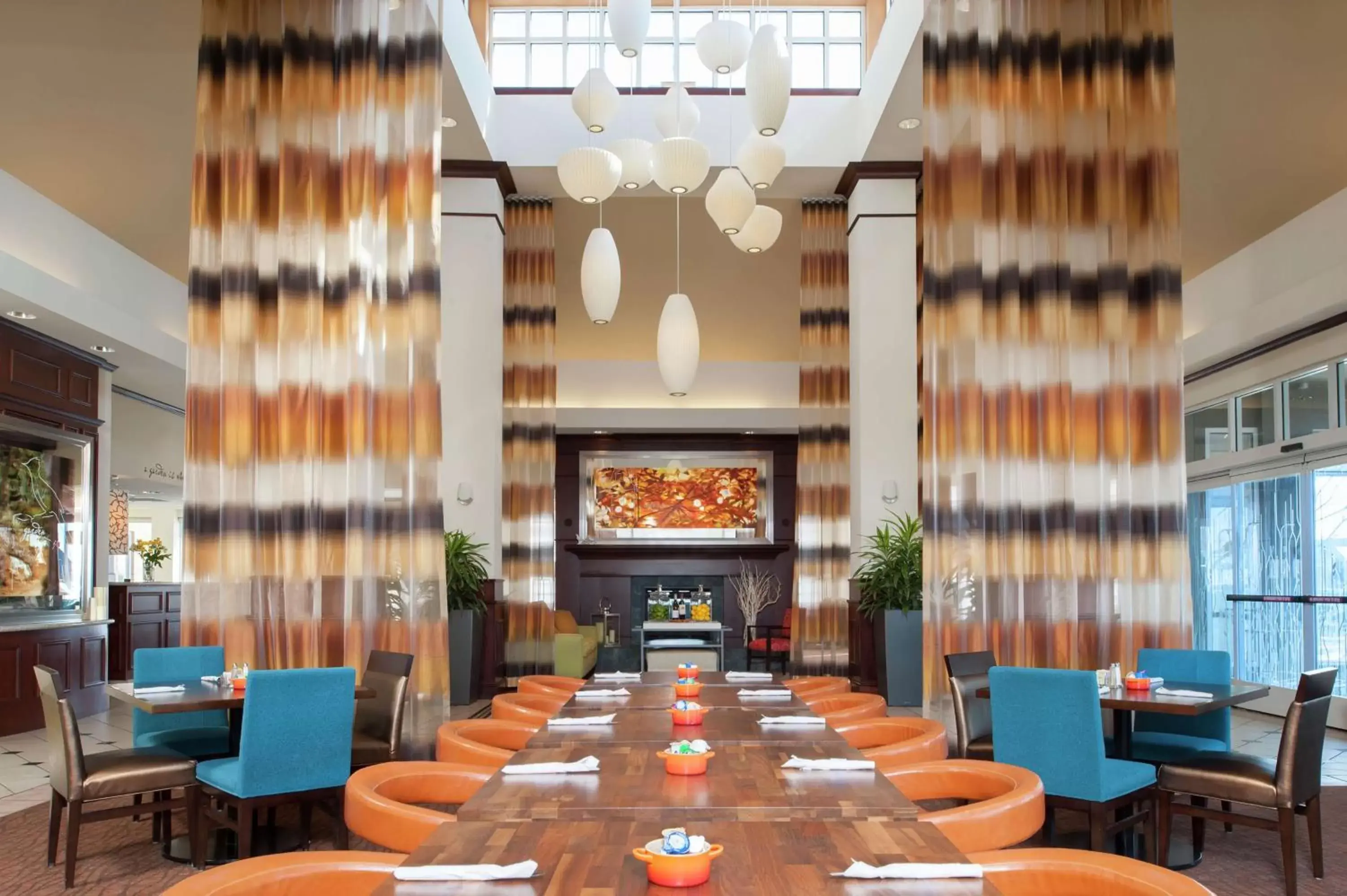 Lounge or bar, Restaurant/Places to Eat in Hilton Garden Inn St. Paul Oakdale
