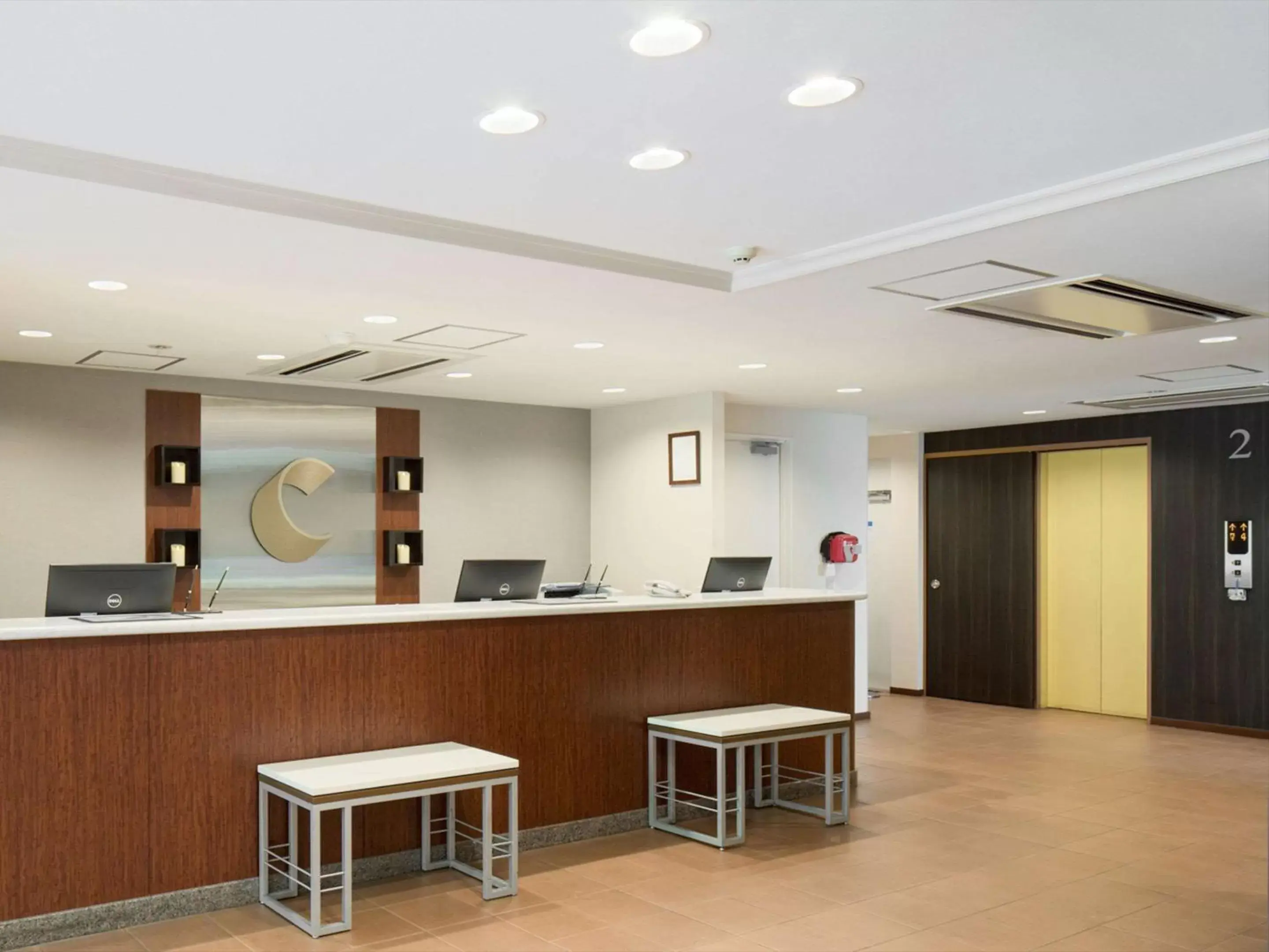 Lobby or reception in Comfort Hotel Narita
