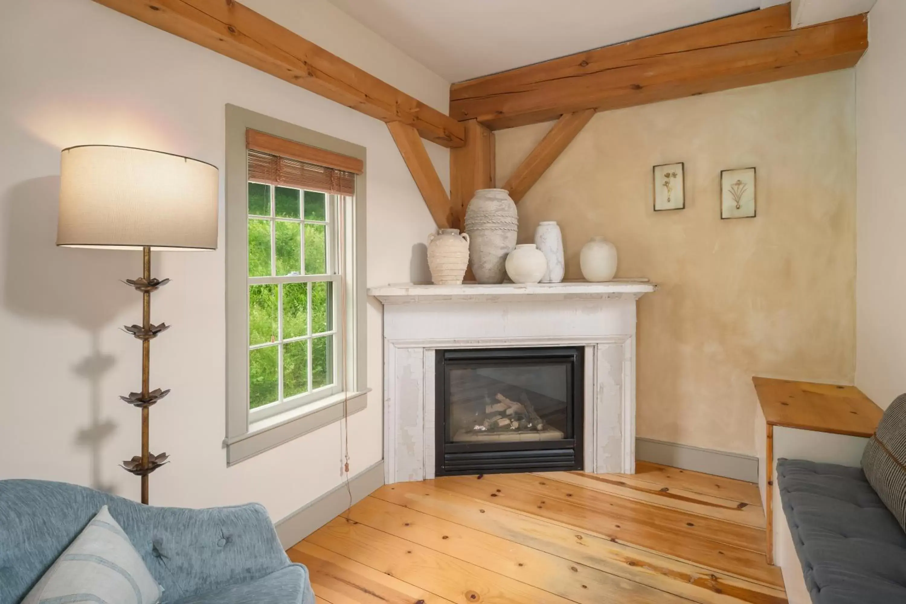 Living room, TV/Entertainment Center in Inn at Silver Maple Farm