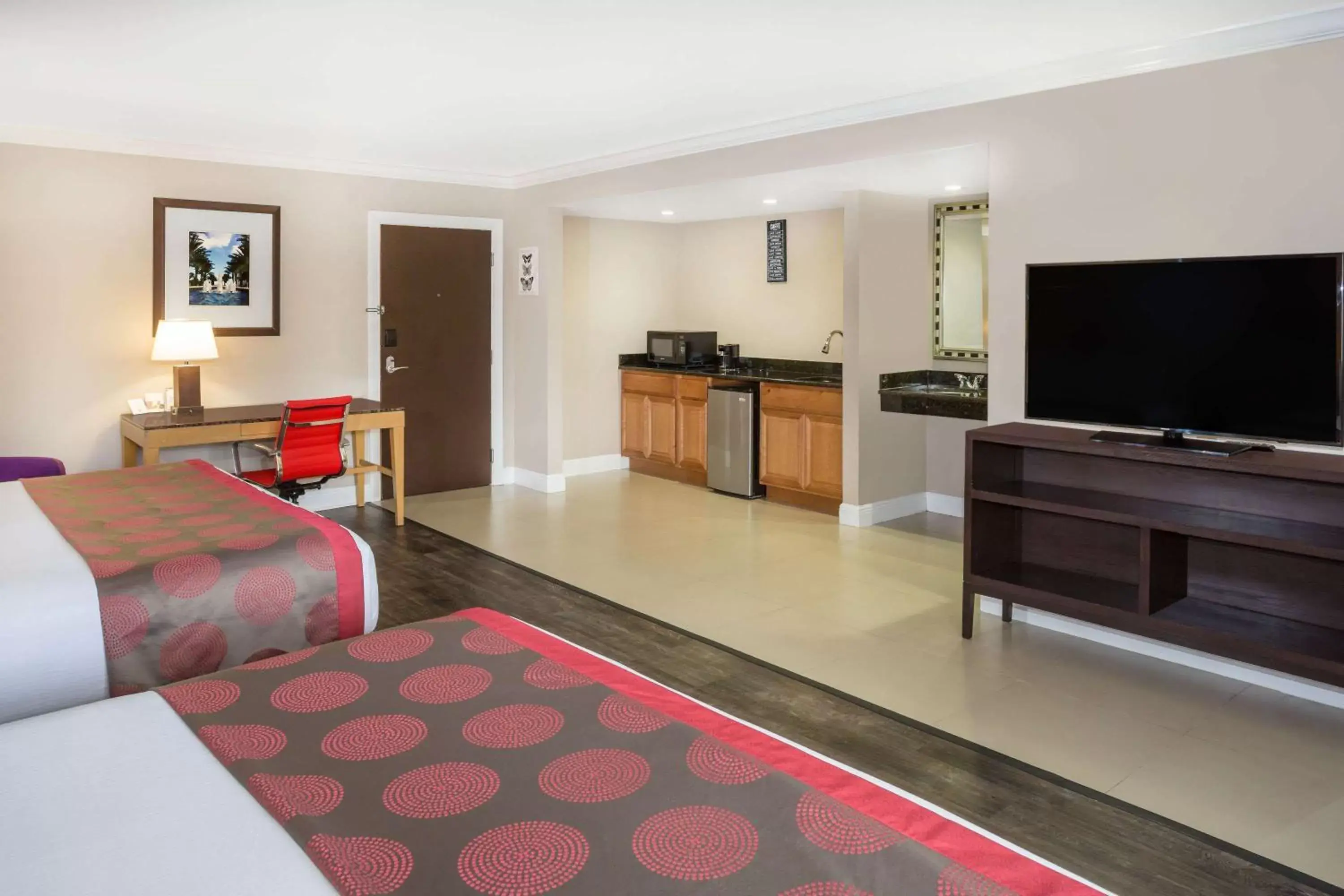 Photo of the whole room, TV/Entertainment Center in Ramada by Wyndham Miami Springs/Miami International Airport