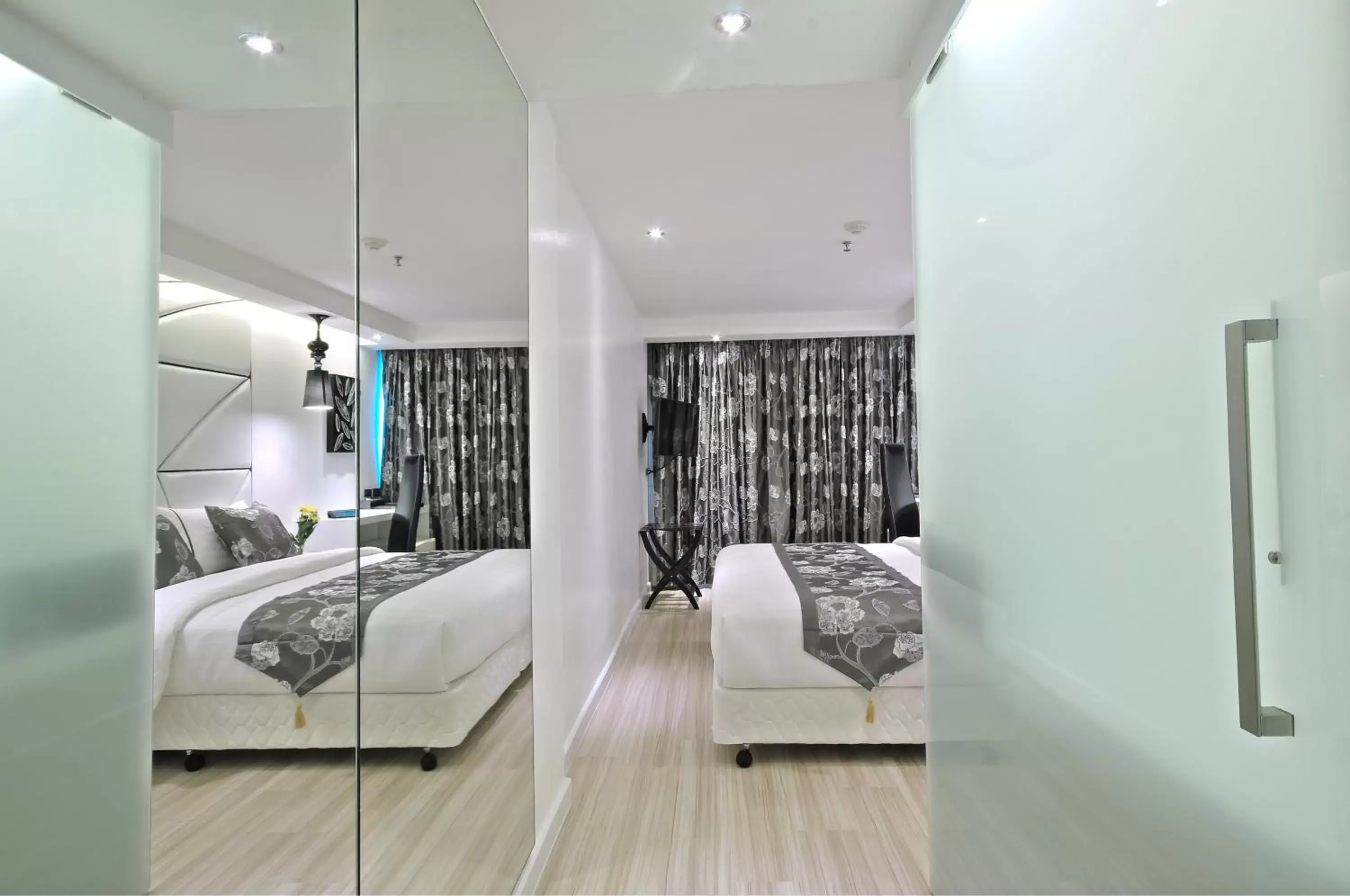 Bedroom, Room Photo in Sukhumvit Suites Hotel