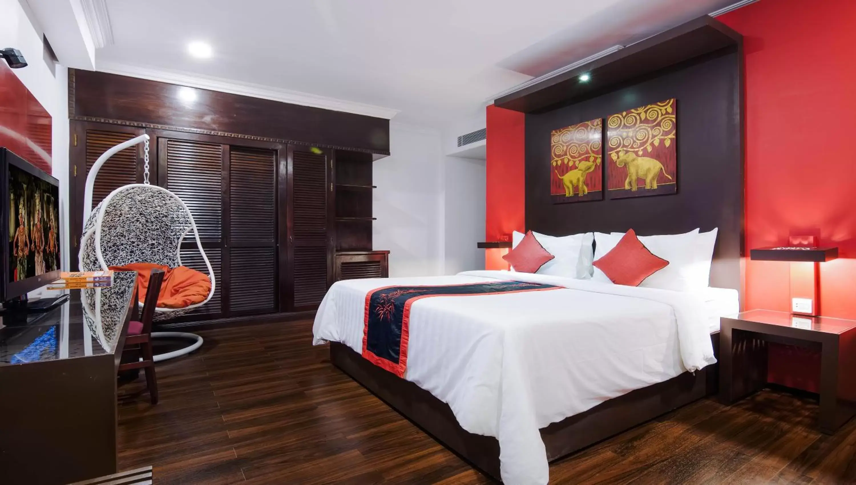 Photo of the whole room, Bed in Memoire d' Angkor Boutique Hotel