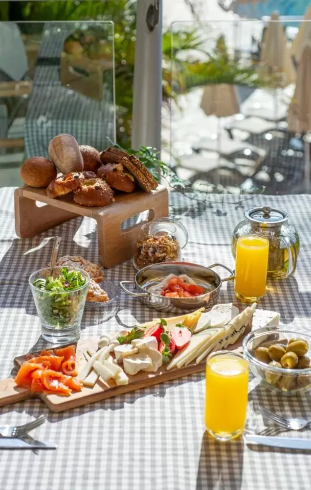 Breakfast in Dan Eilat Hotel