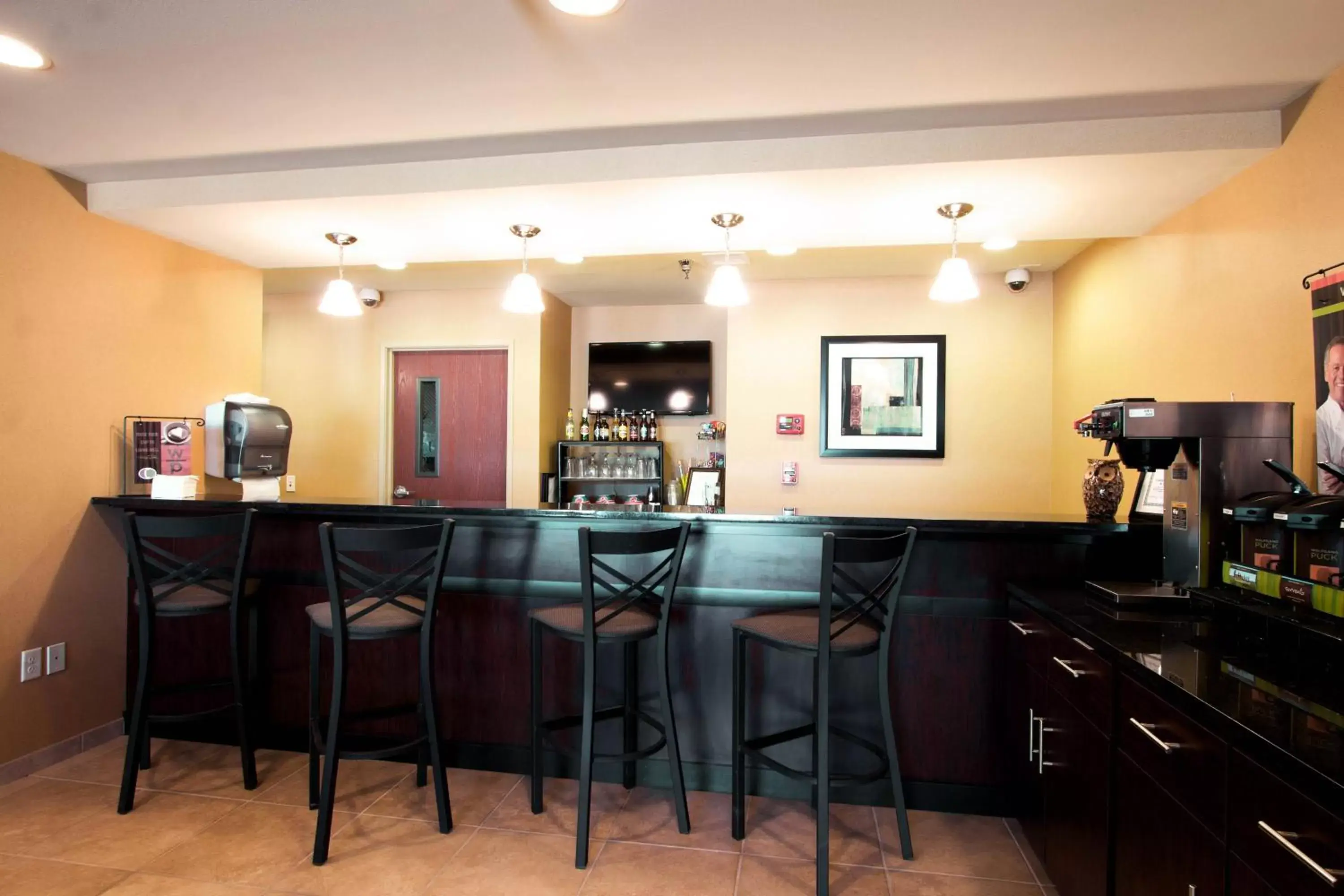 Lounge or bar in Cobblestone Inn & Suites - Eads