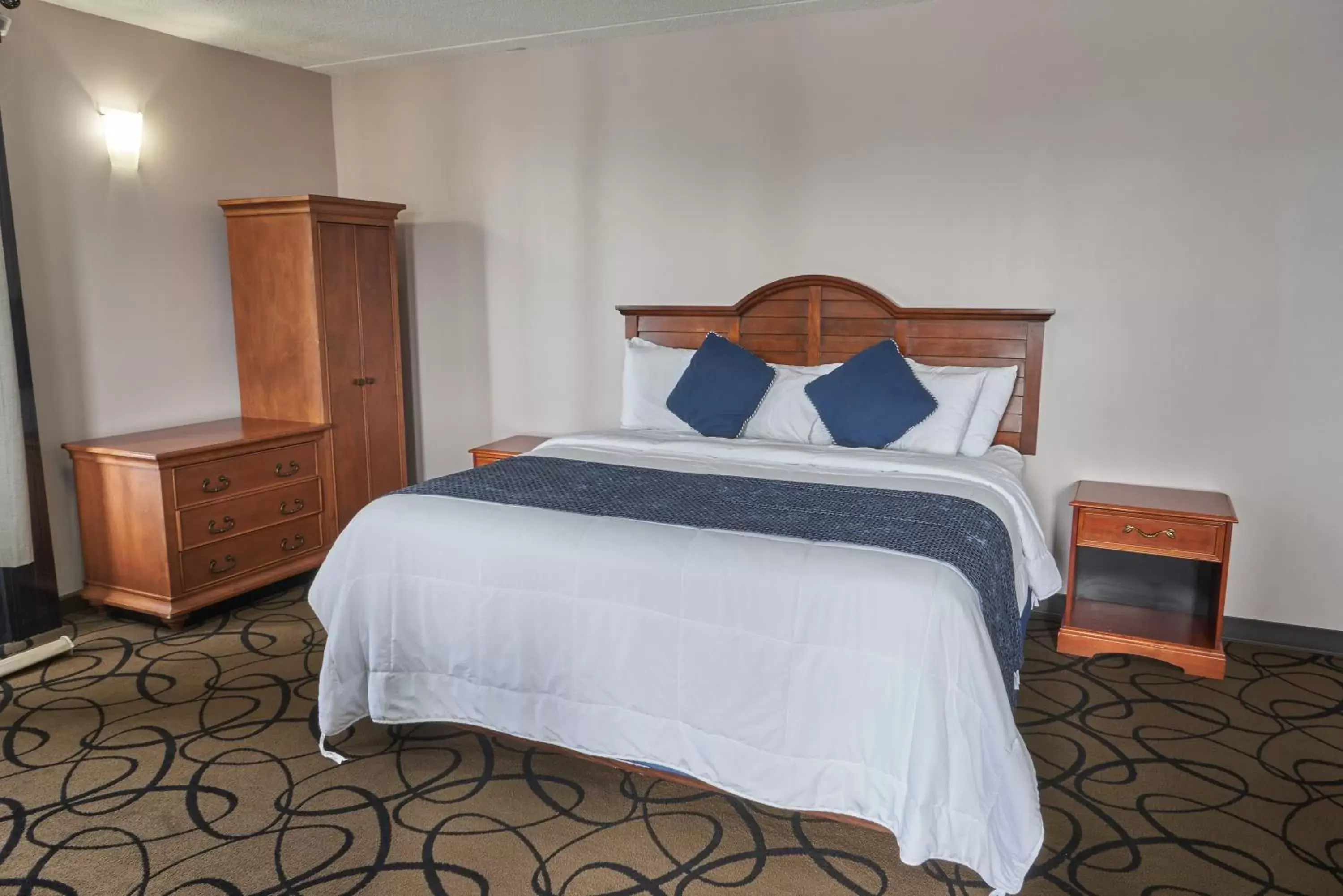 Bedroom, Bed in Seaport Resort and Marina