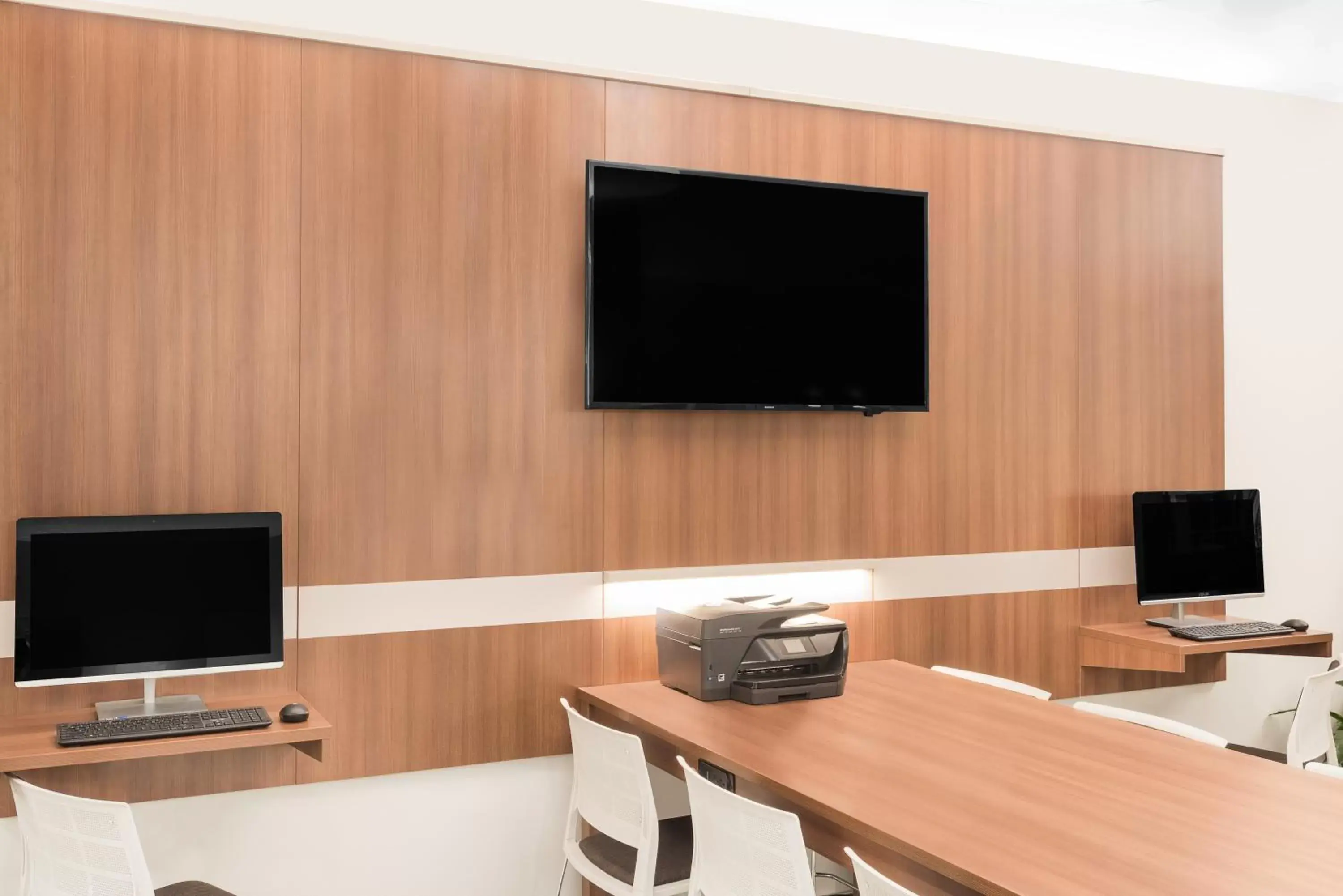 Business facilities, TV/Entertainment Center in Microtel Inn & Suites by Wyndham Binghamton