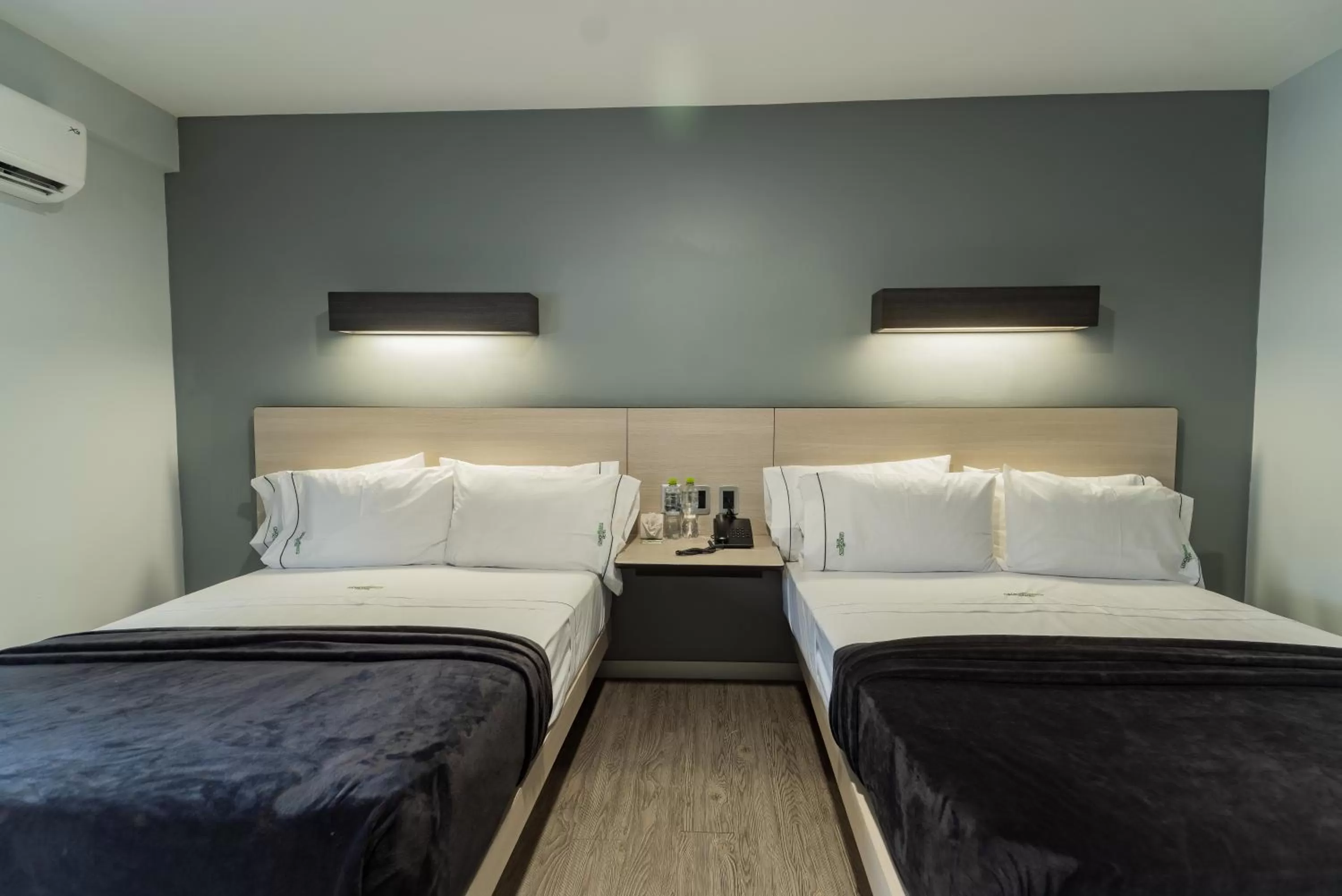 air conditioner, Bed in HOTEL LEMON GREEN -Zona Expo Frente al Centro de Convenciones