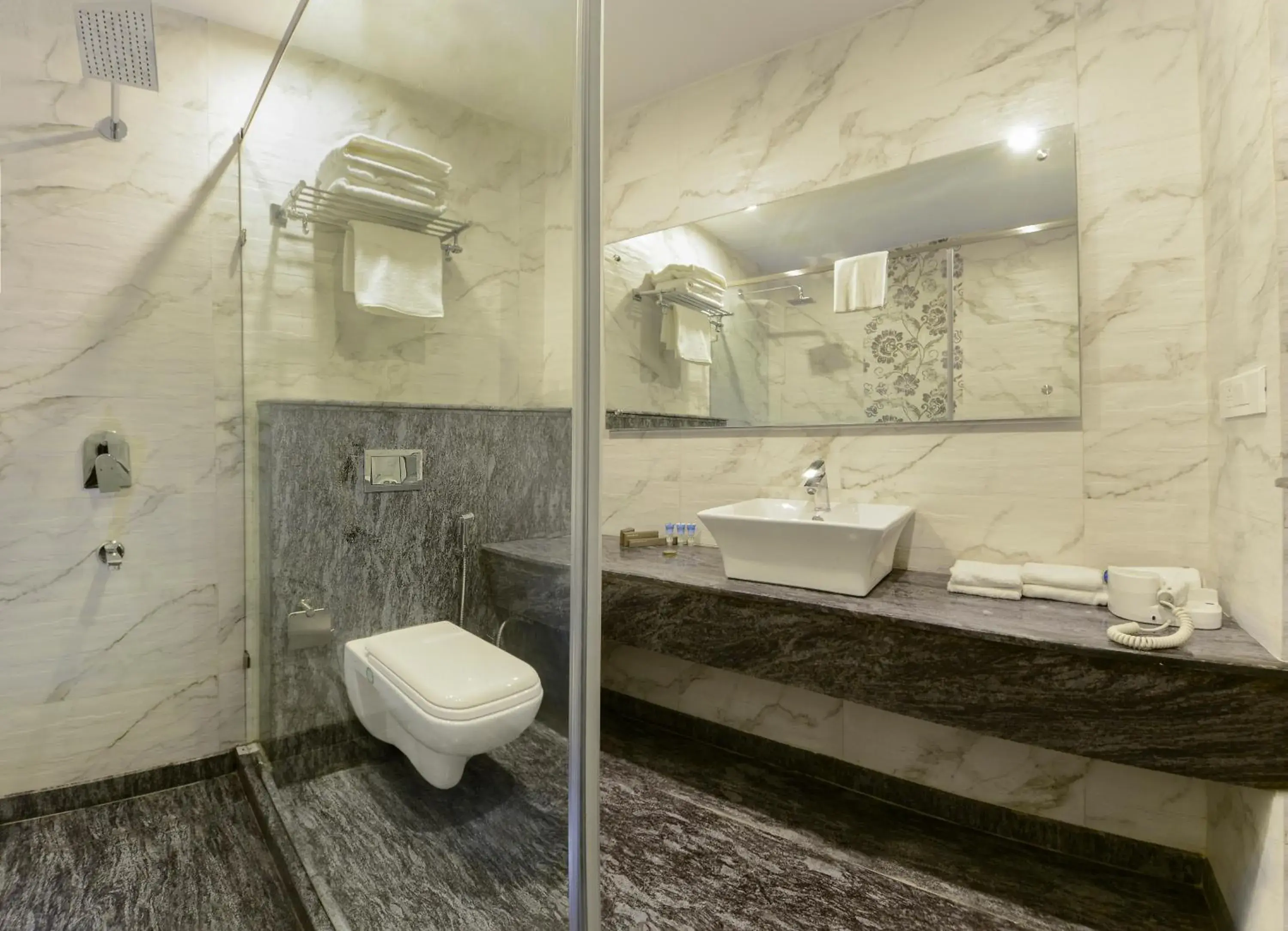 Bathroom in Hotel Alleviate Bathroom in Hotel Alleviate