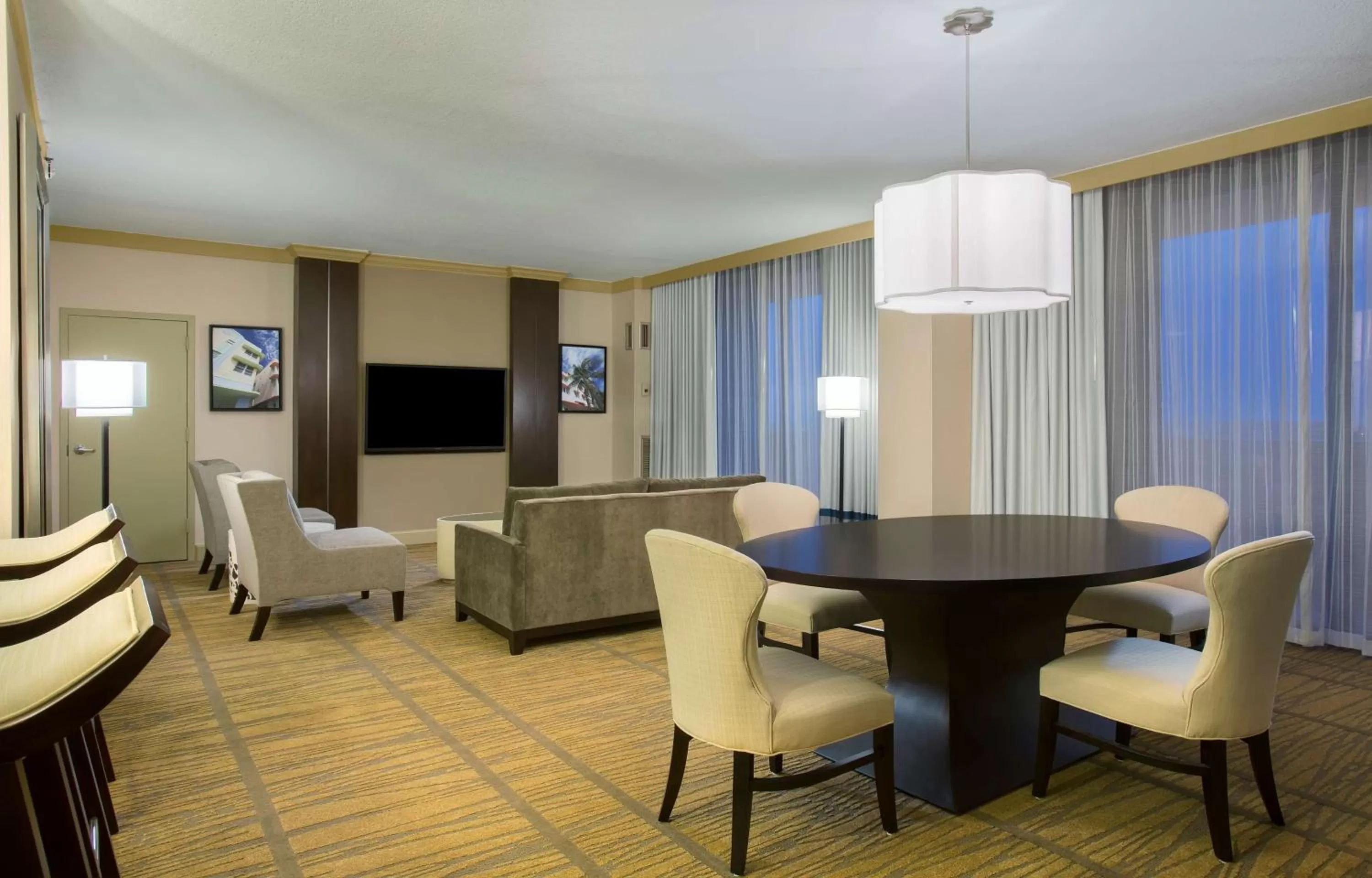 Bedroom in DoubleTree by Hilton Hotel Miami Airport & Convention Center