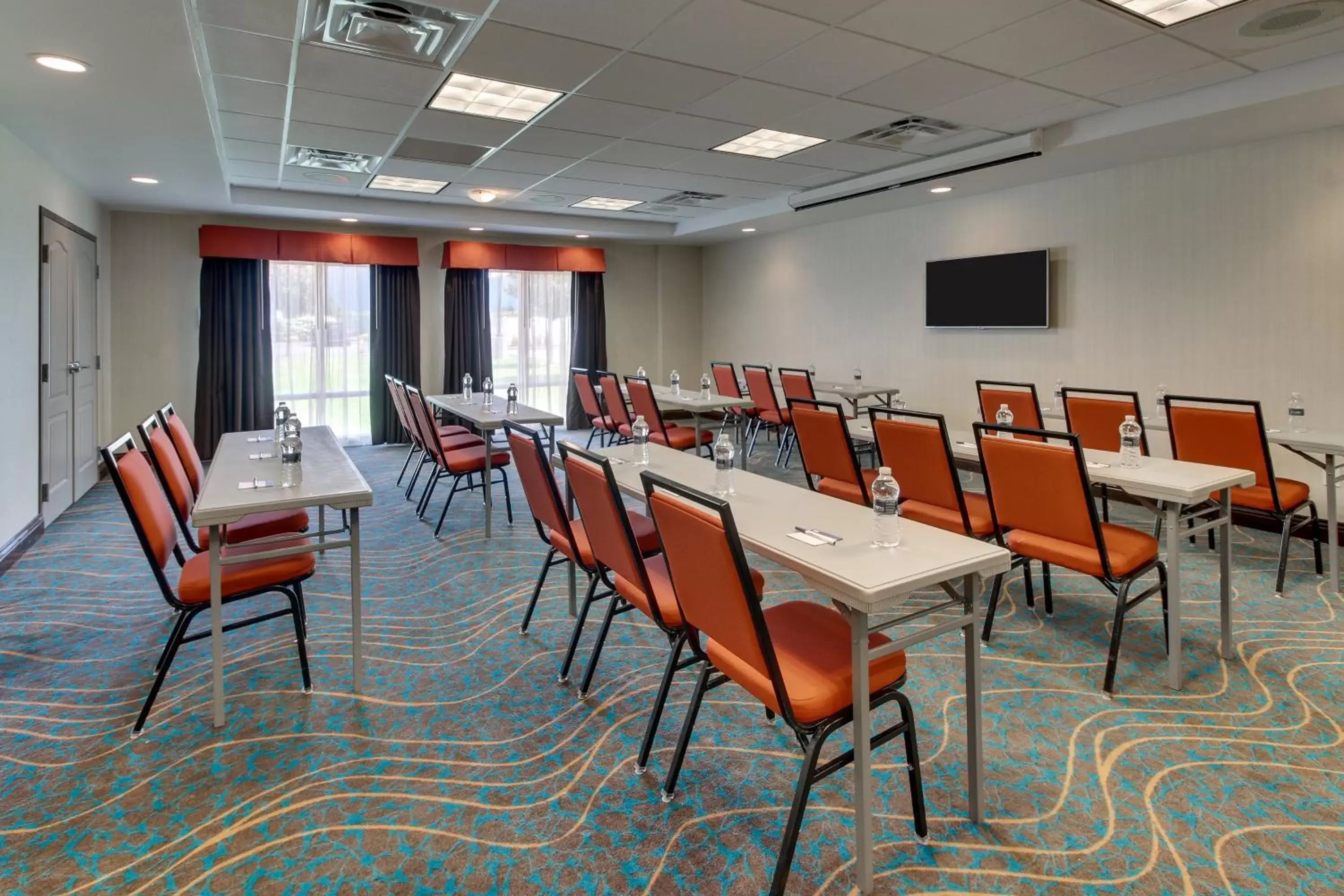 Meeting/conference room in Holiday Inn Express & Suites Cheektowaga North East, an IHG Hotel