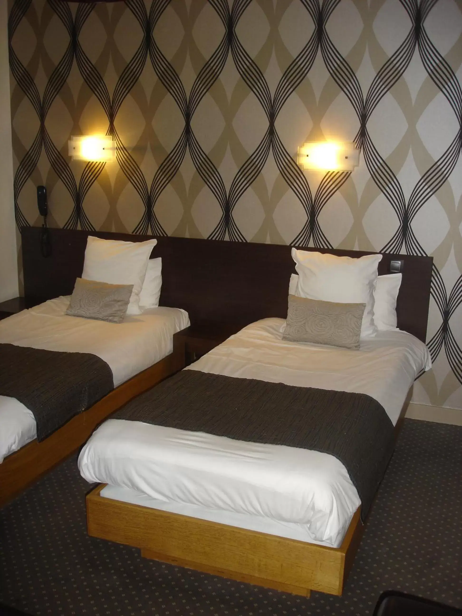 Bedroom, Bed in Hotel Reine Mathilde