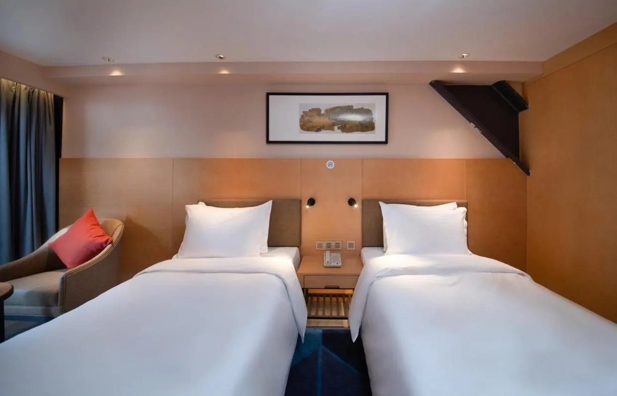 Bed in Holiday Inn Express Beijing Shijingshan Parkview by IHG