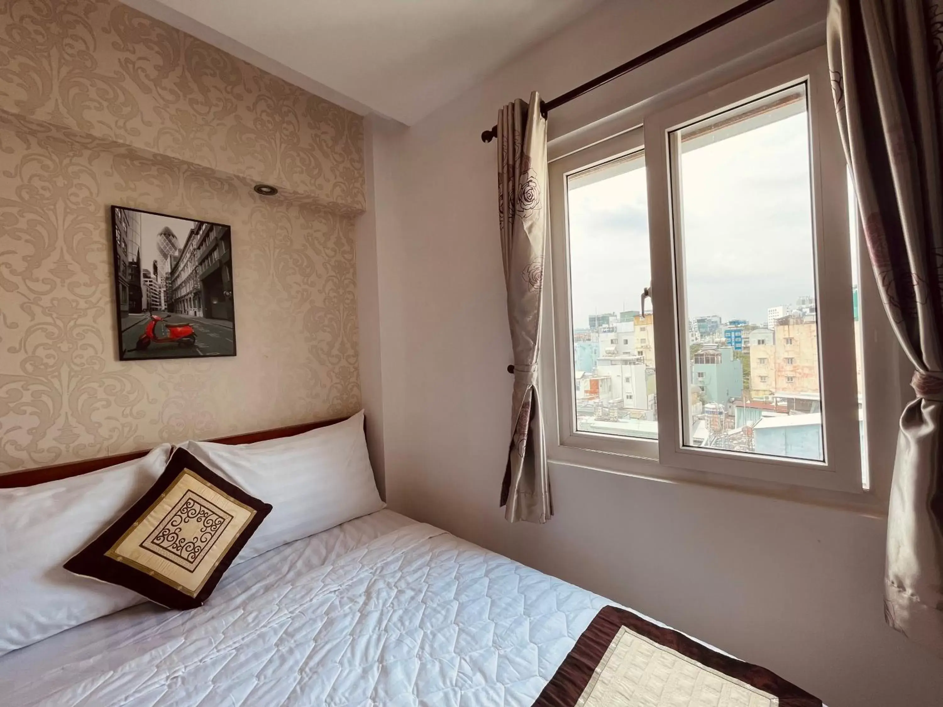 King Room with Spa Bath in SaiGon Europe Hotel King Room with Spa Bath in SaiGon Europe Hotel