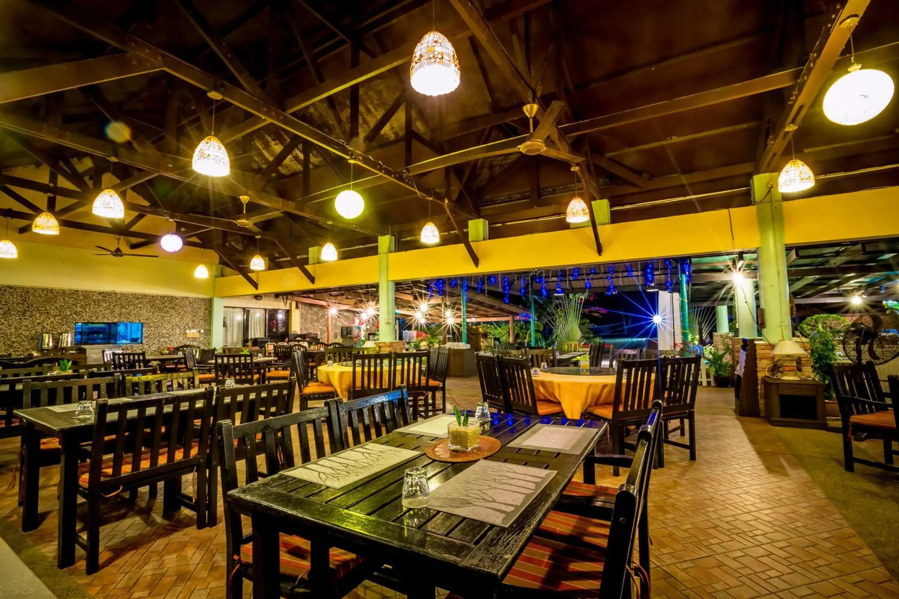 Restaurant/Places to Eat in Beringgis Beach Resort & Spa