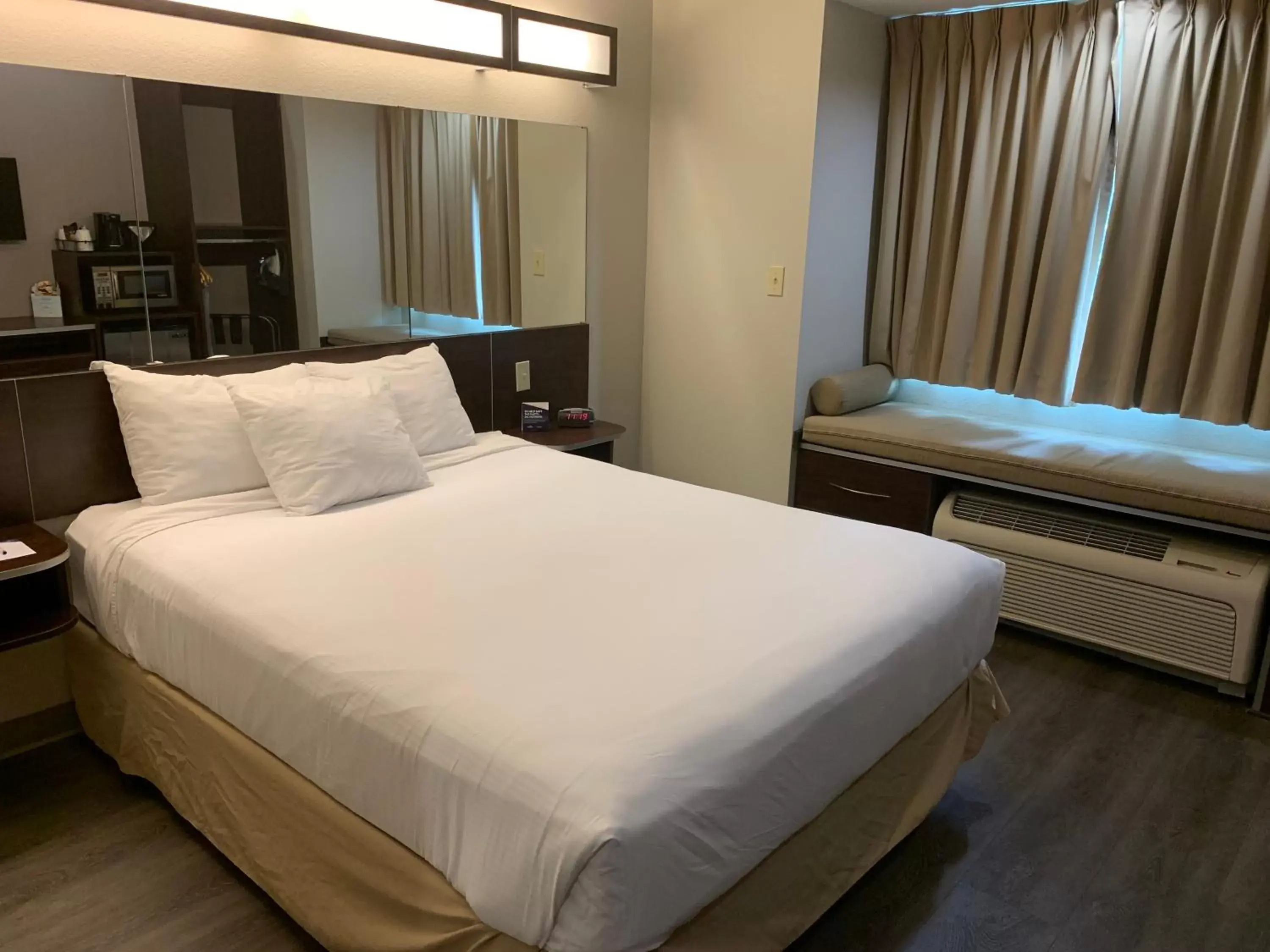 Bedroom, Bed in Microtel Inn & Suites by Wyndham Pearl River/Slidell