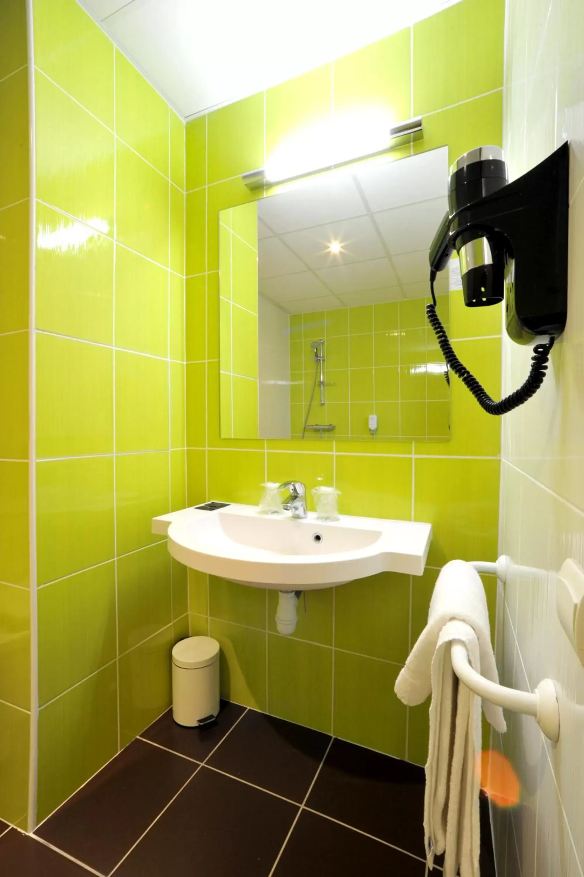 Bathroom in The Originals City, Hotel Novella Premium, Nantes Est