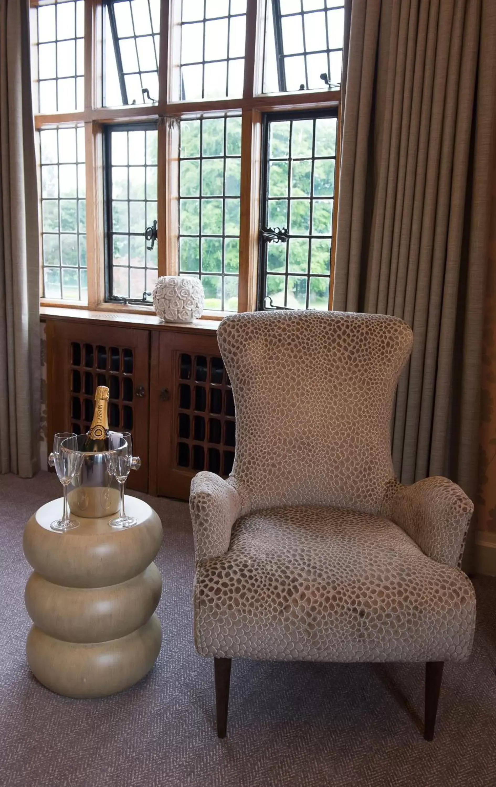 Bedroom, Seating Area in Hogarths Stone Manor