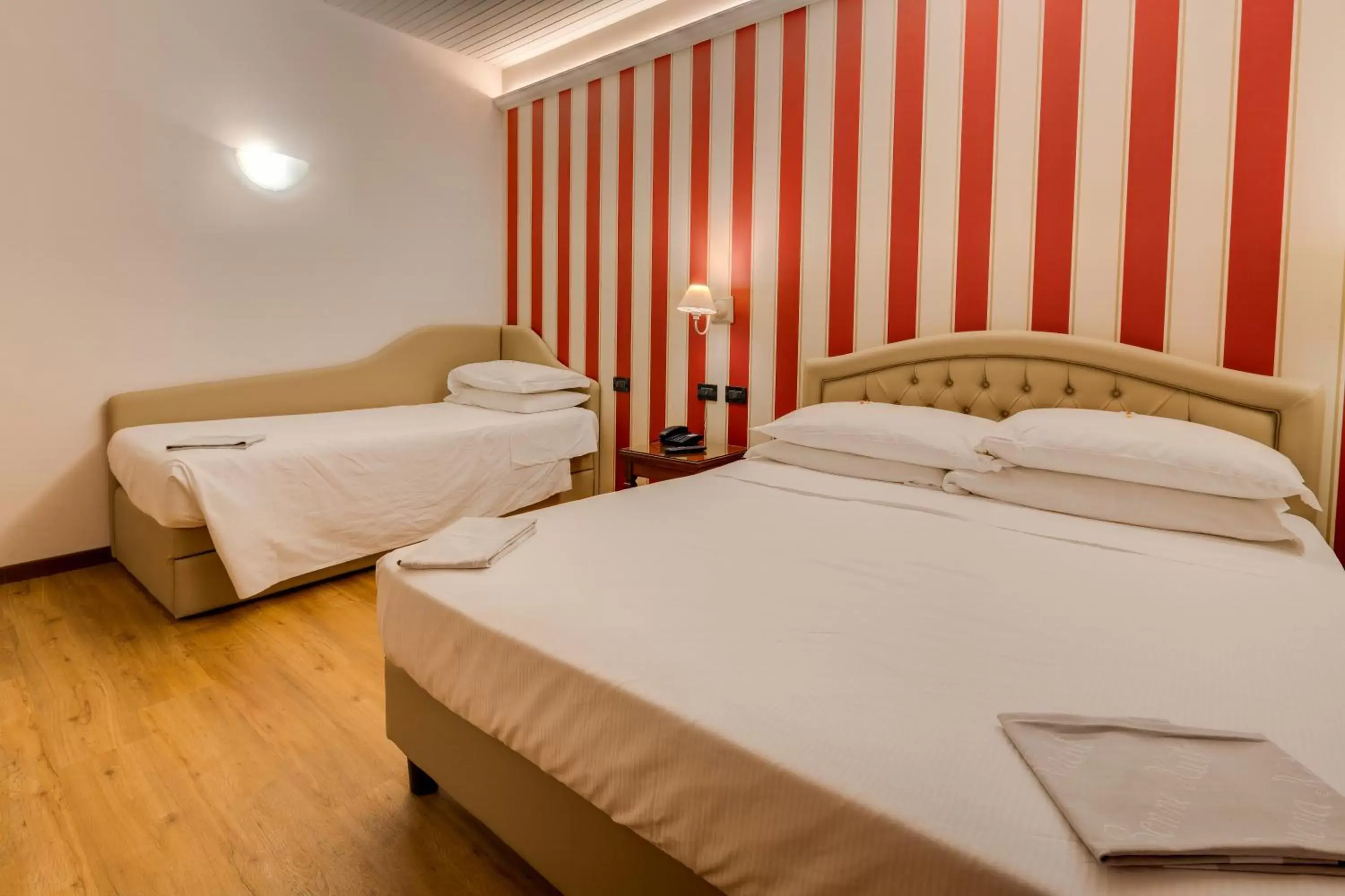 Photo of the whole room, Bed in Hotel San Donato - Bologna centro