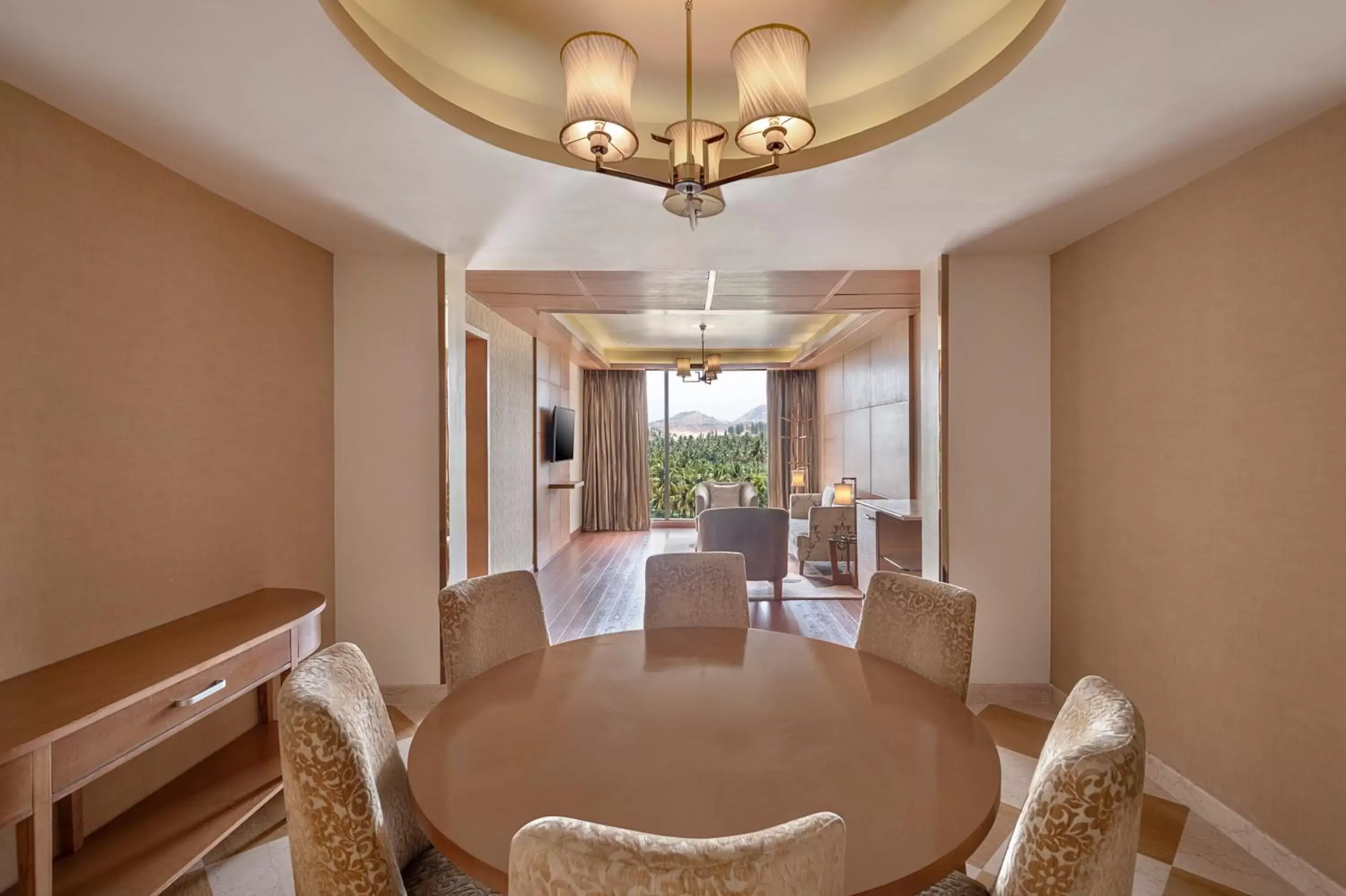 Seating area, Dining Area in Radisson Salem