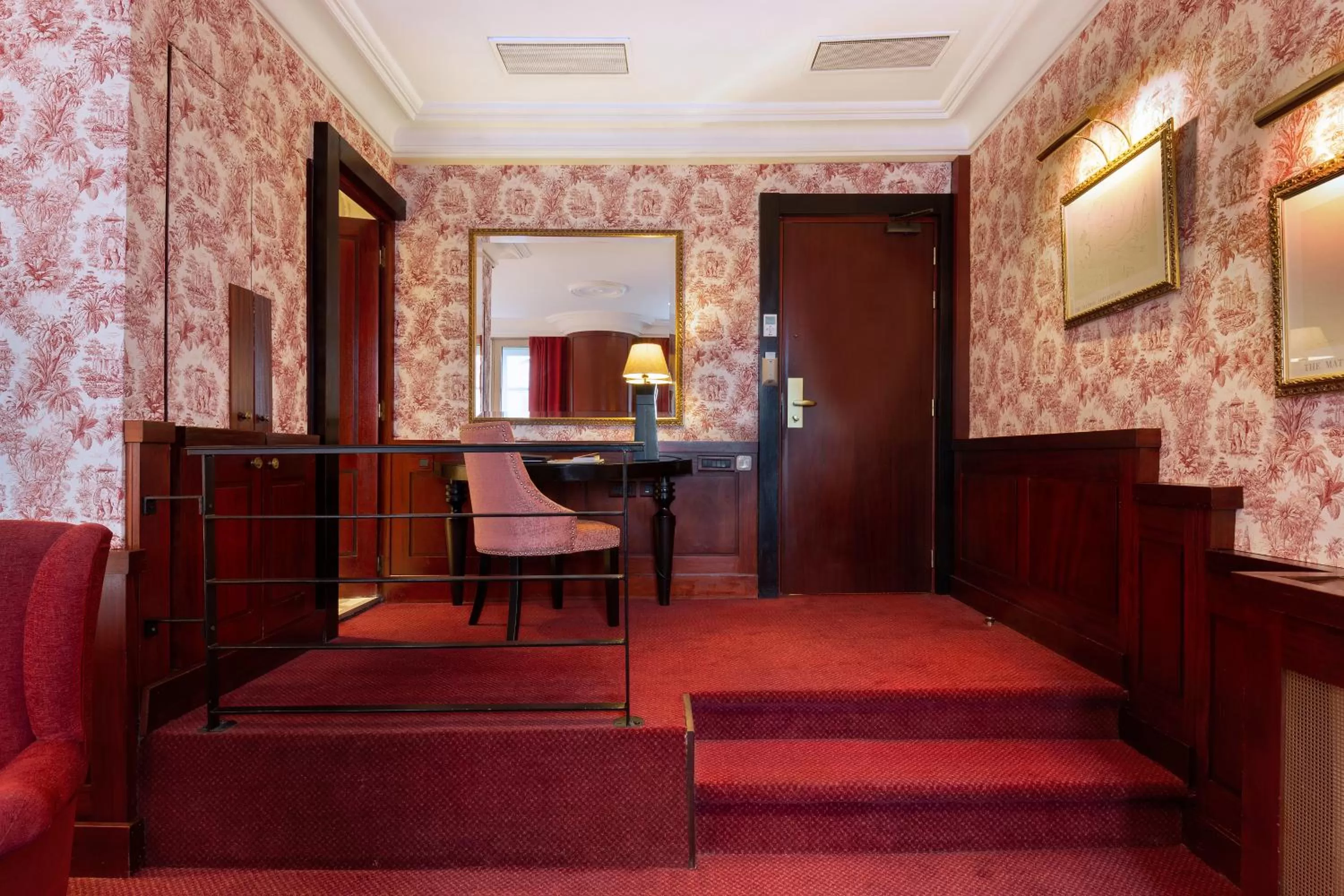 Photo of the whole room in Grand Hotel de l'Opera - BW Premier Collection