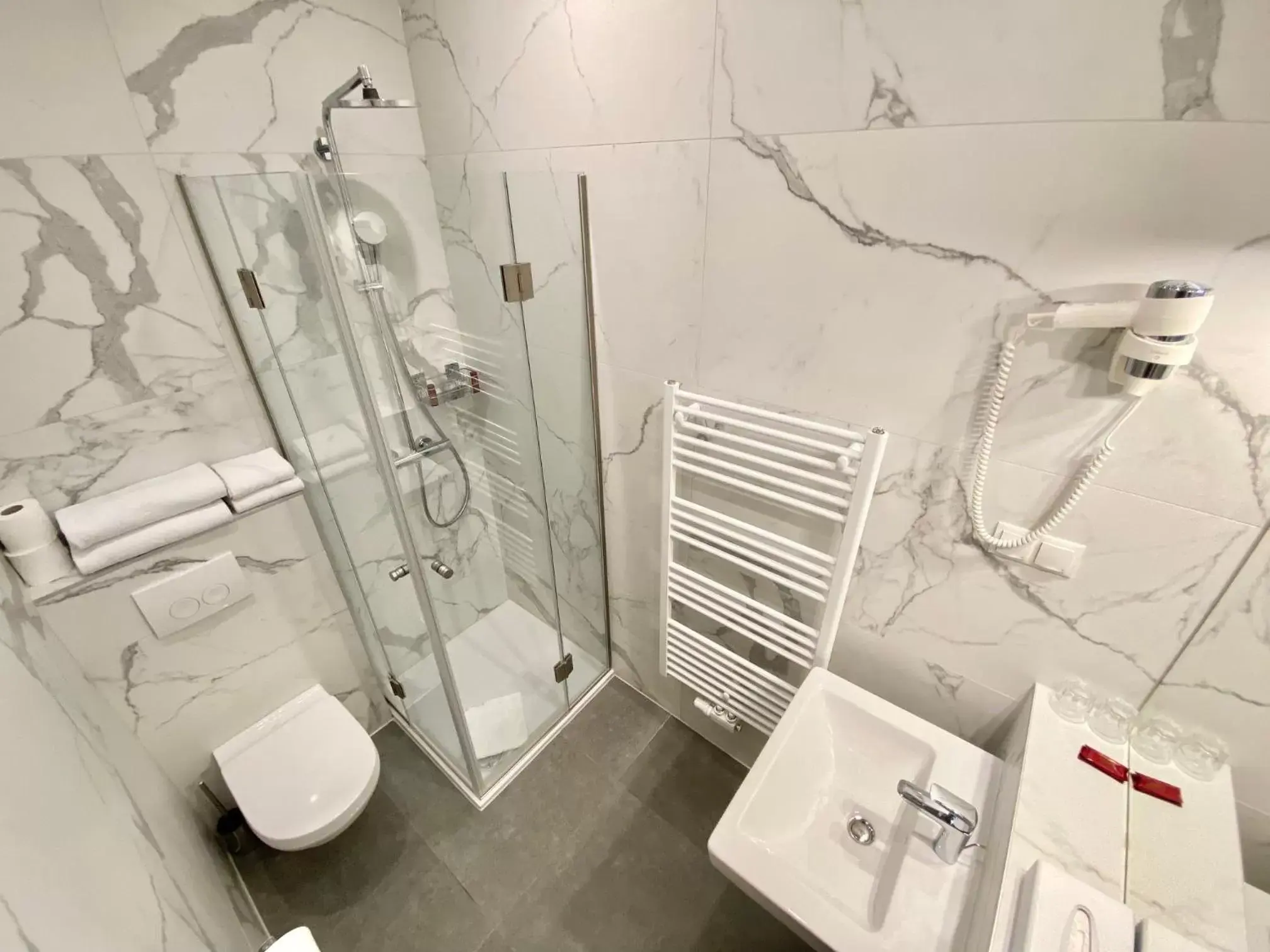 Shower, Bathroom in Hotel Marc Aurel - Newly refurbished