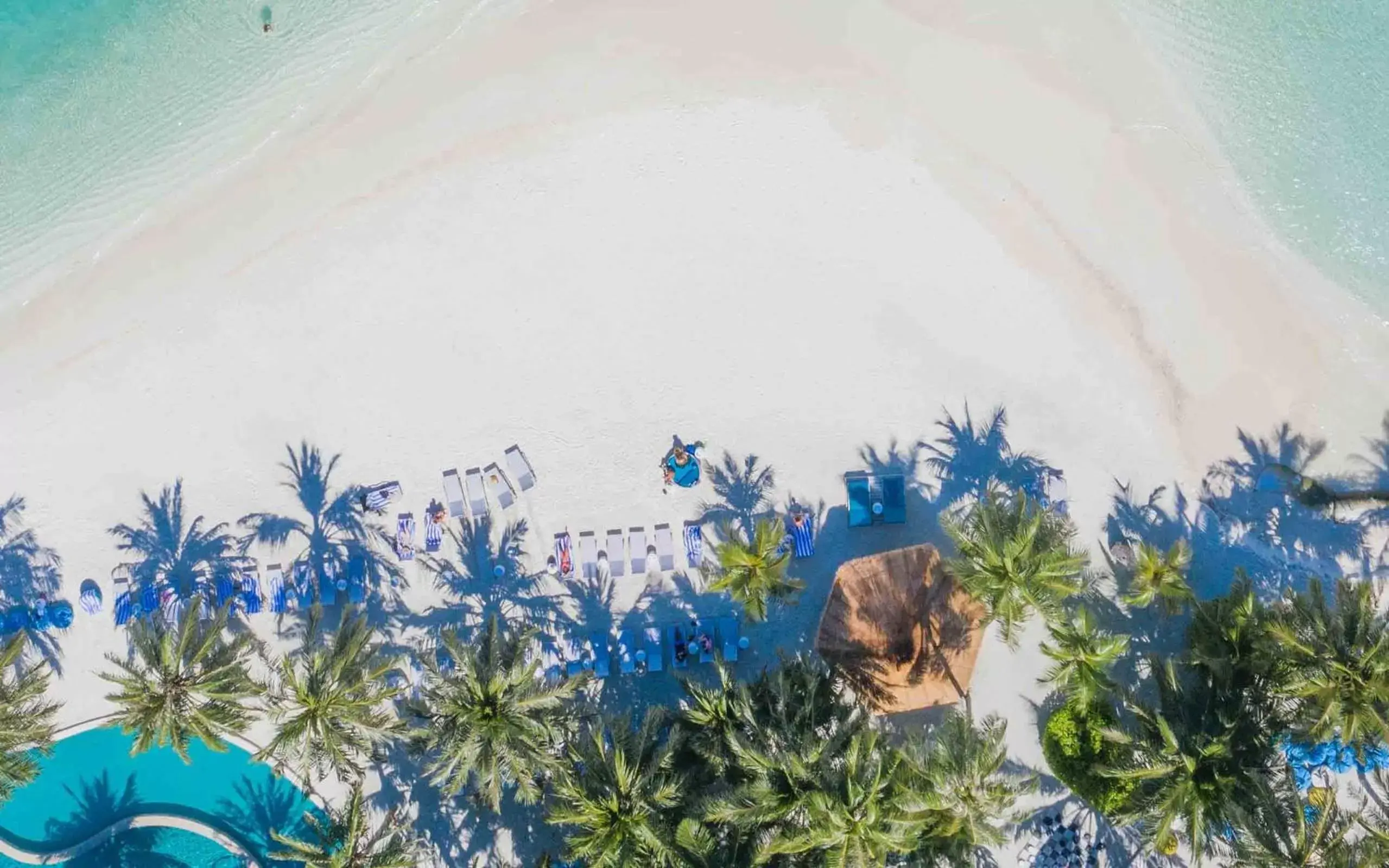 Beach in Holiday Inn Resort Kandooma Maldives - Kids Stay & Eat Free