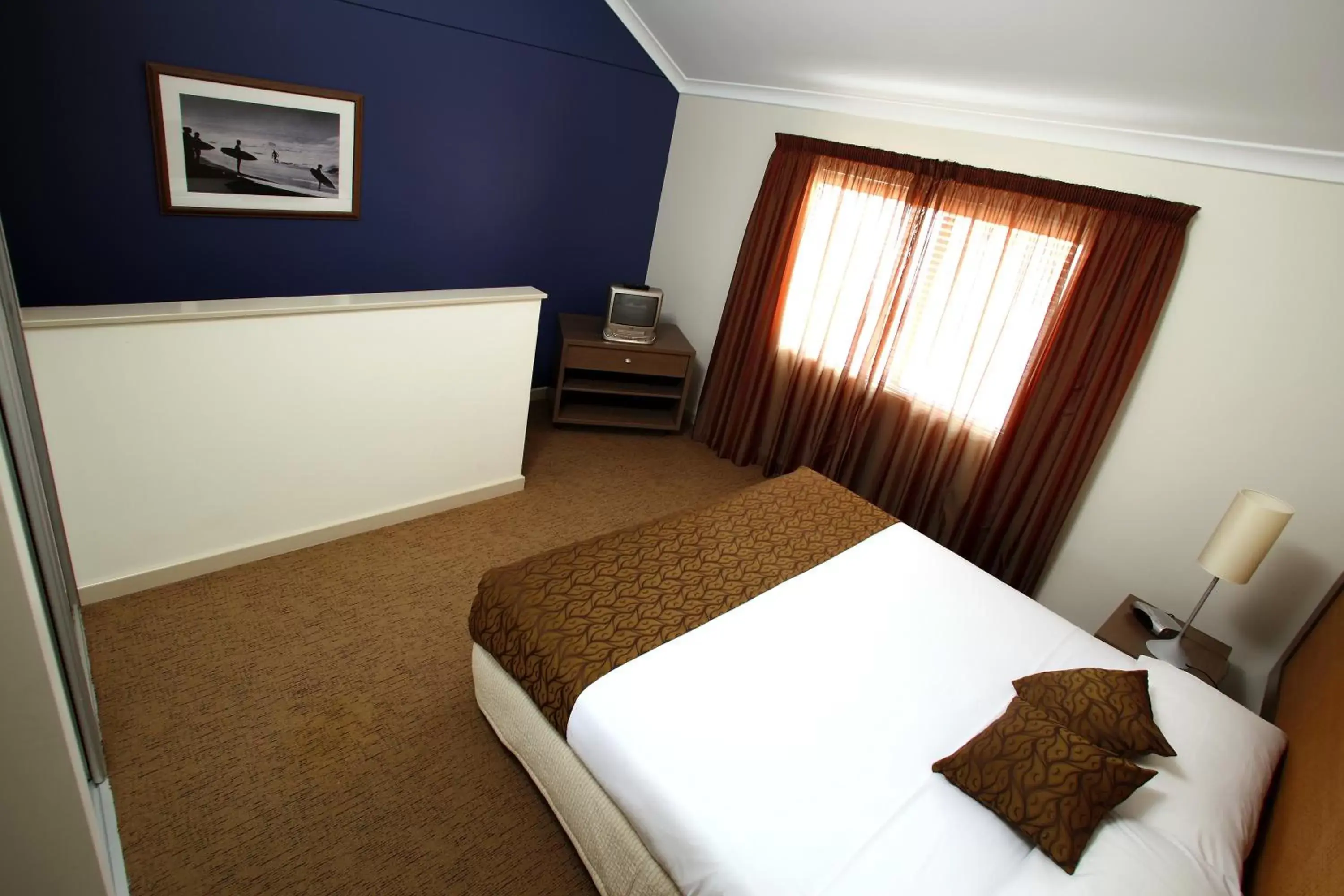 Bedroom, Bed in Mantra Geraldton