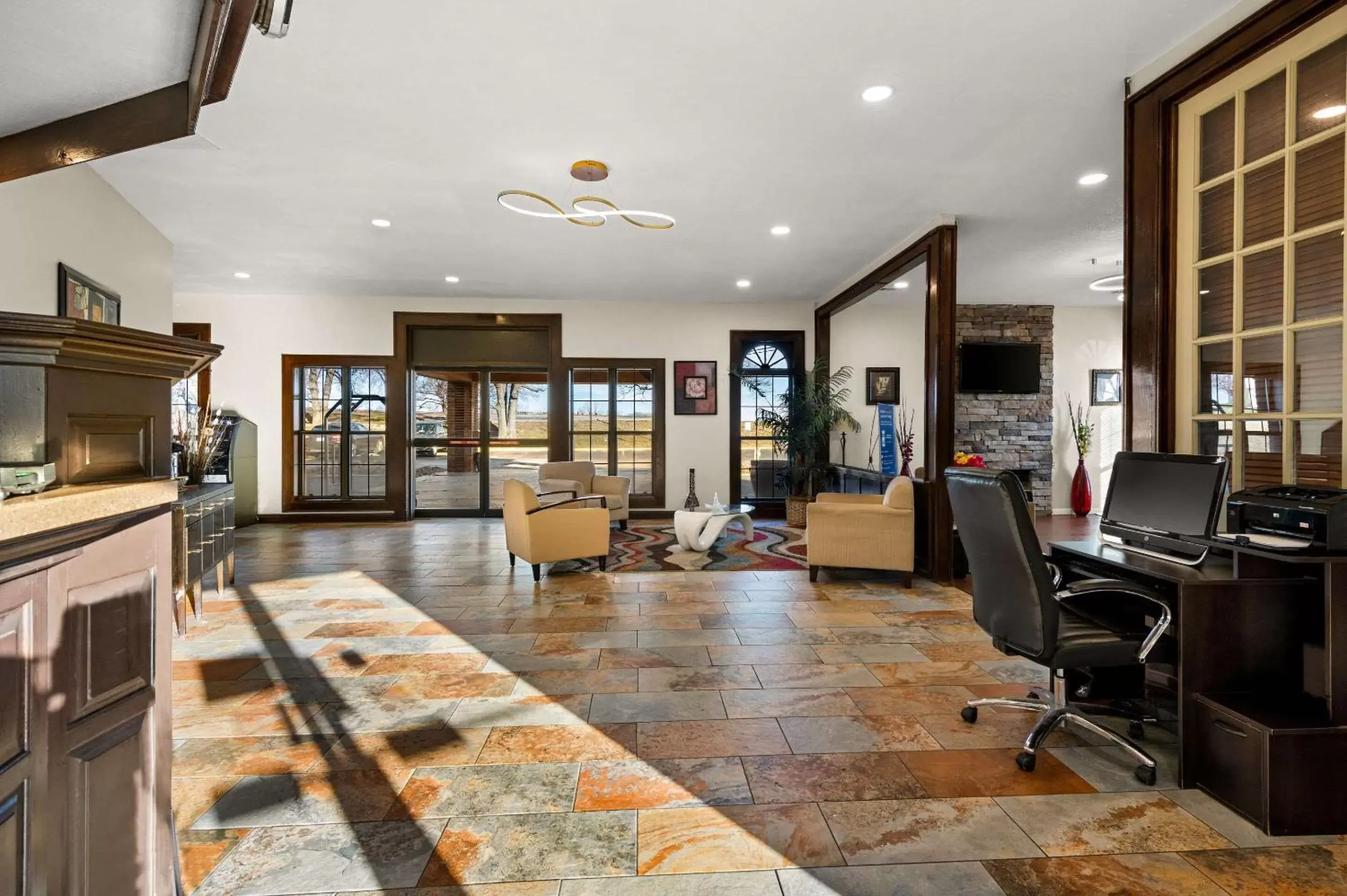 Lobby or reception in Suburban Studios Kansas City Airport North Lobby or reception in Suburban Studios Kansas City Airport North