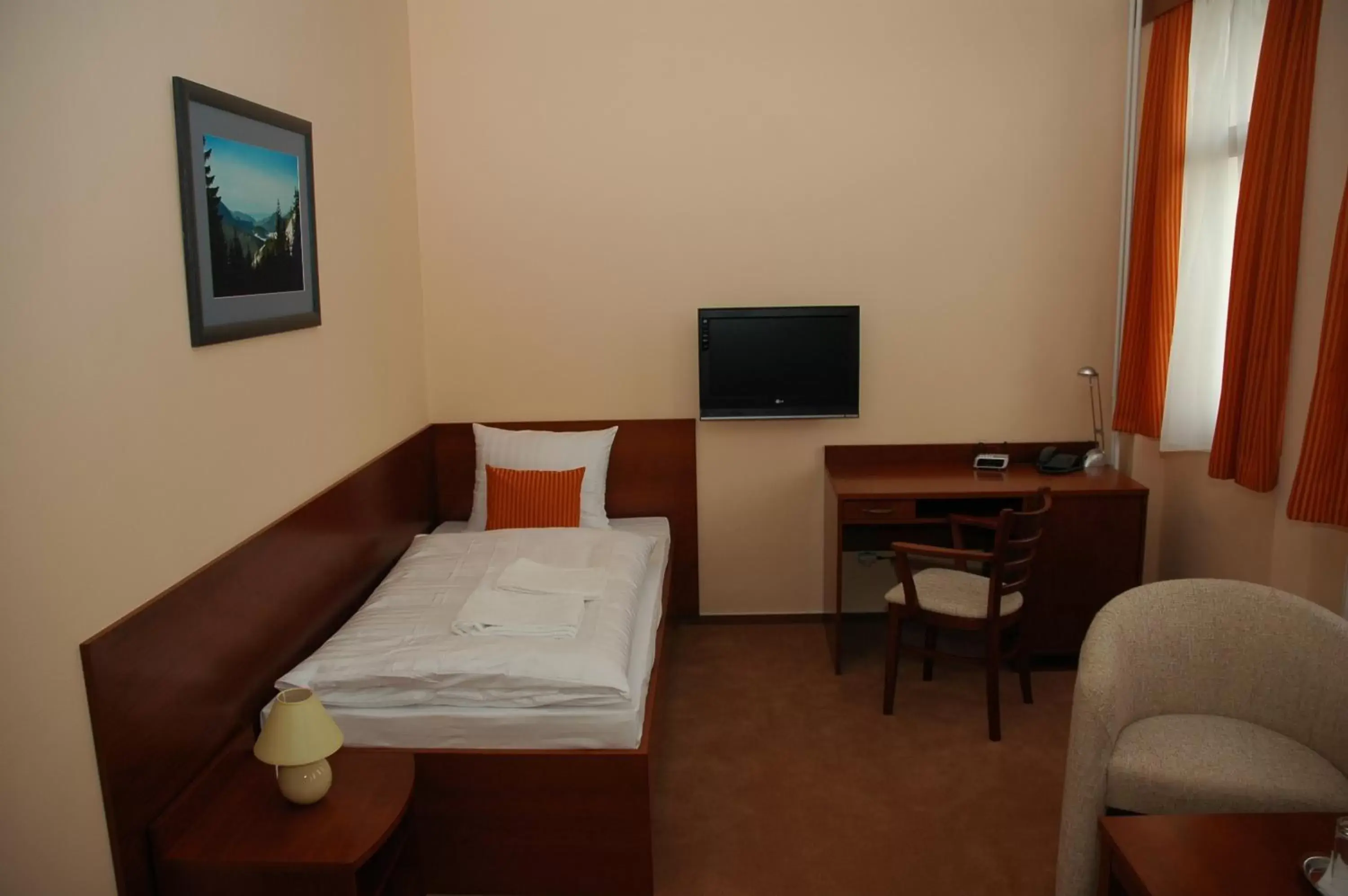 TV and multimedia, Bed in Hotel Podhradie