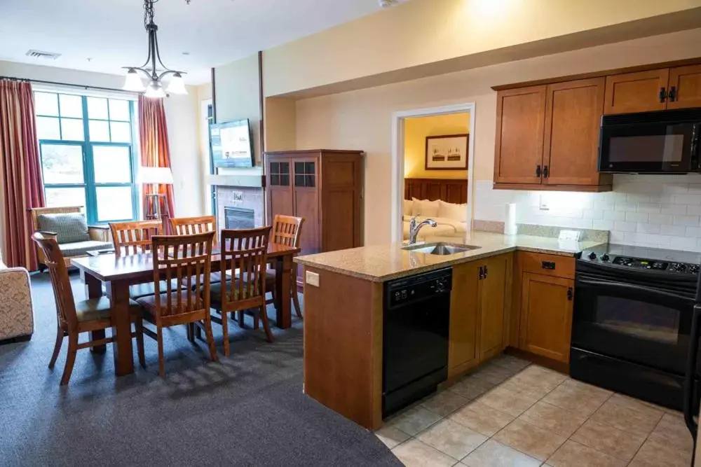 Kitchen or kitchenette, Kitchen/Kitchenette in The Appalachian at Mountain Creek