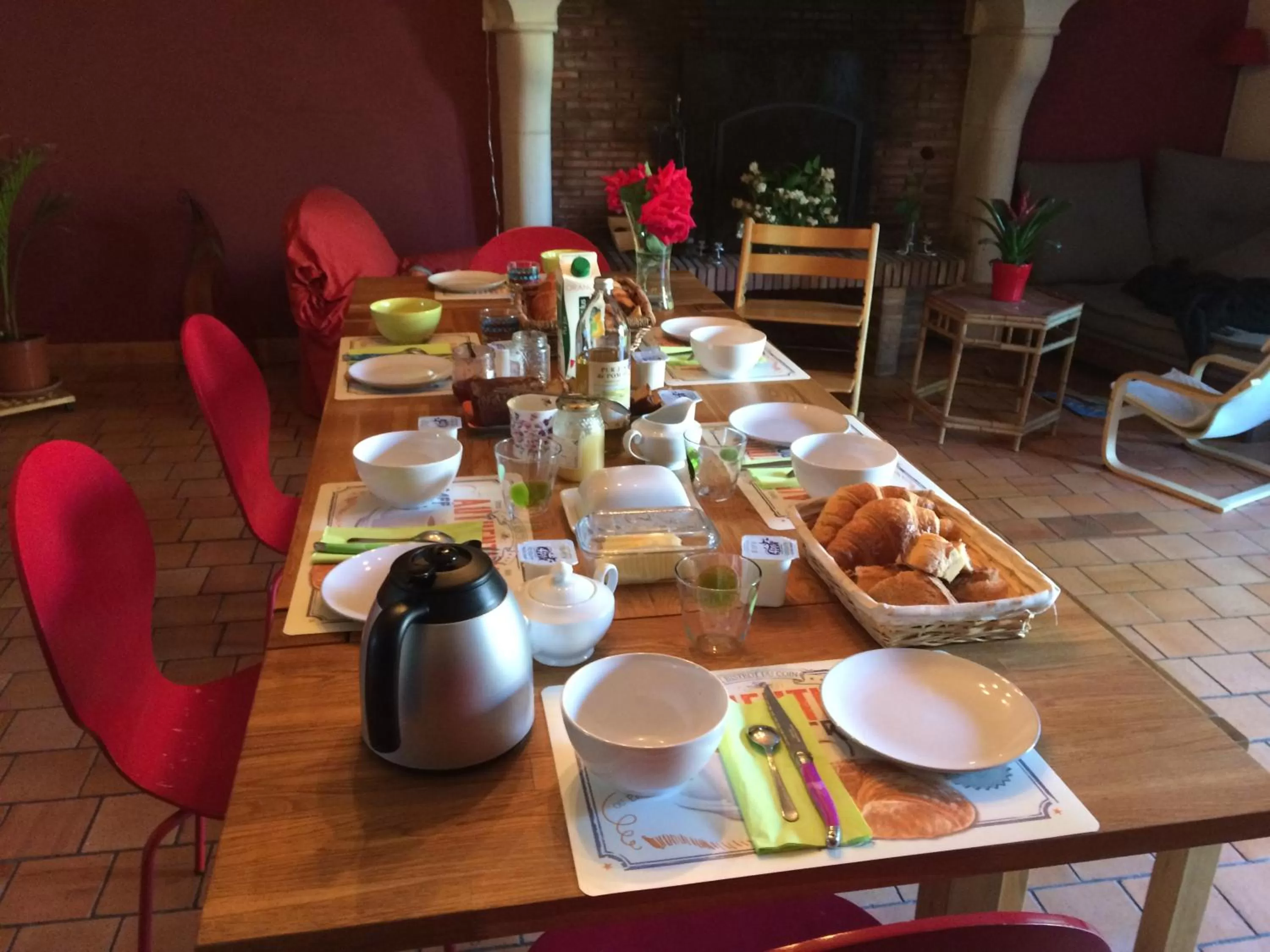 Continental breakfast in Chambres d'hôtes La Ferme du Grand Launay