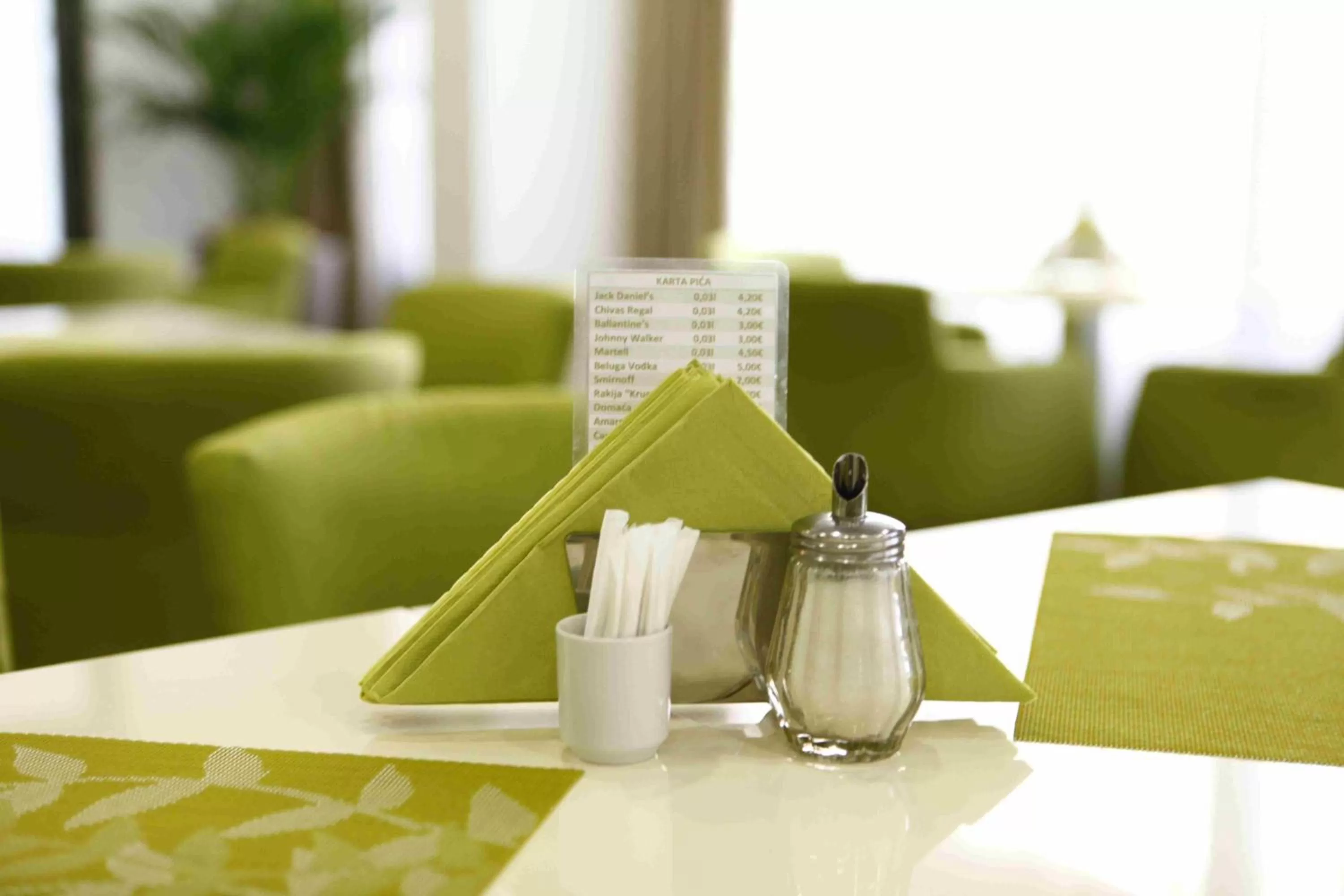 Restaurant/places to eat in Garni Hotel Arka