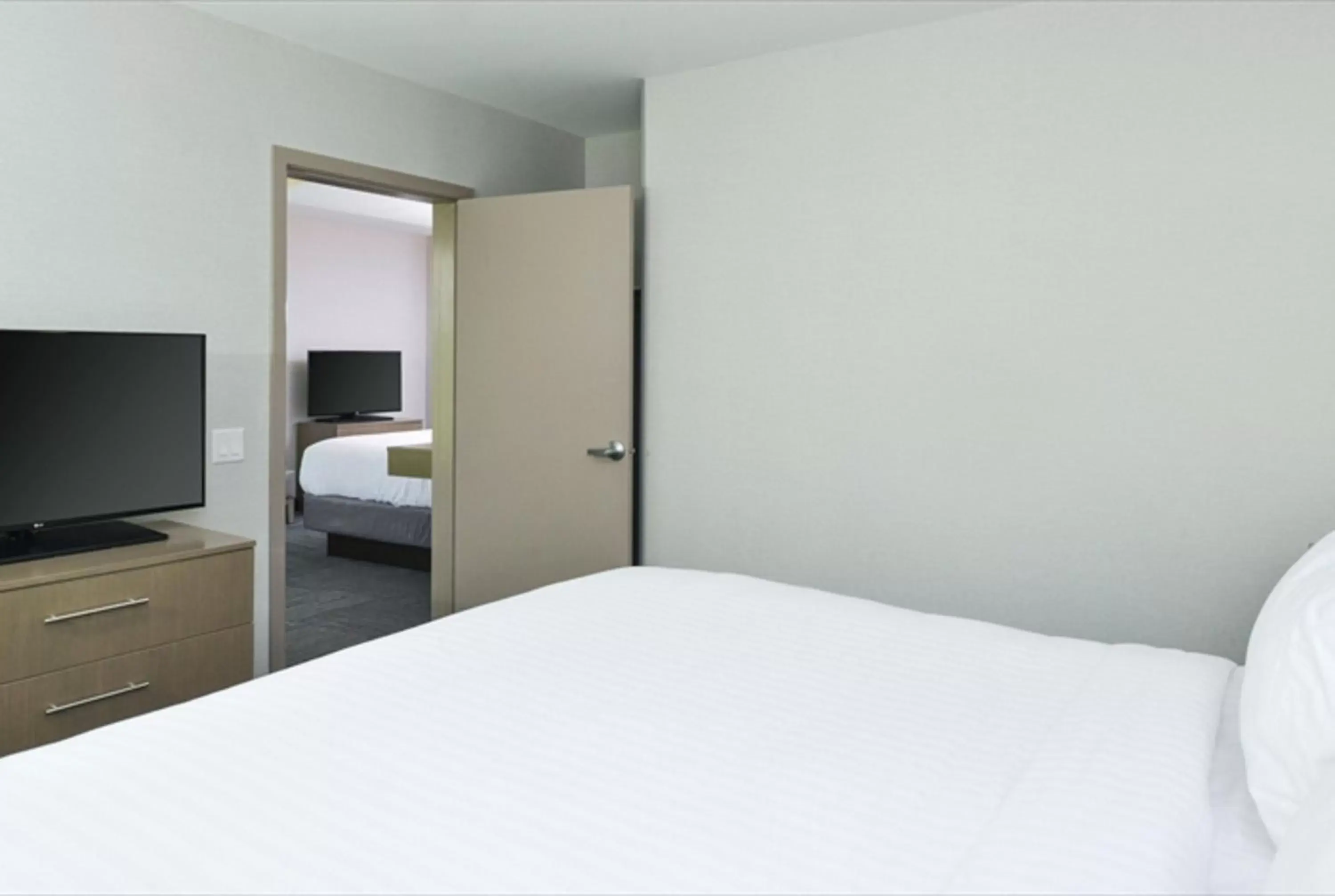 Bedroom, Bed in Holiday Inn Express & Suites Shippensburg, an IHG Hotel