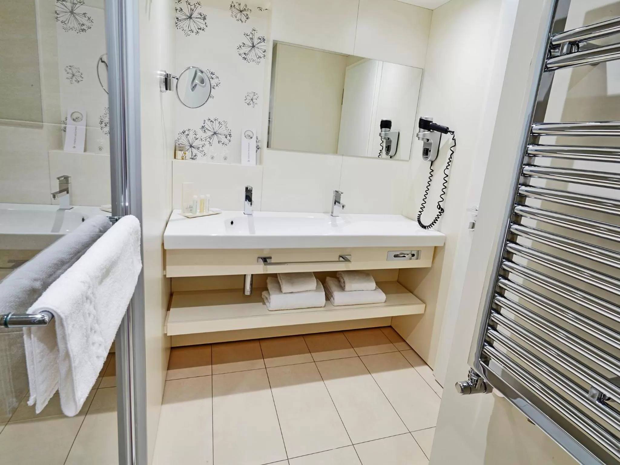 Bathroom in Golden Tulip Amnéville - Hôtel Spa & Casino