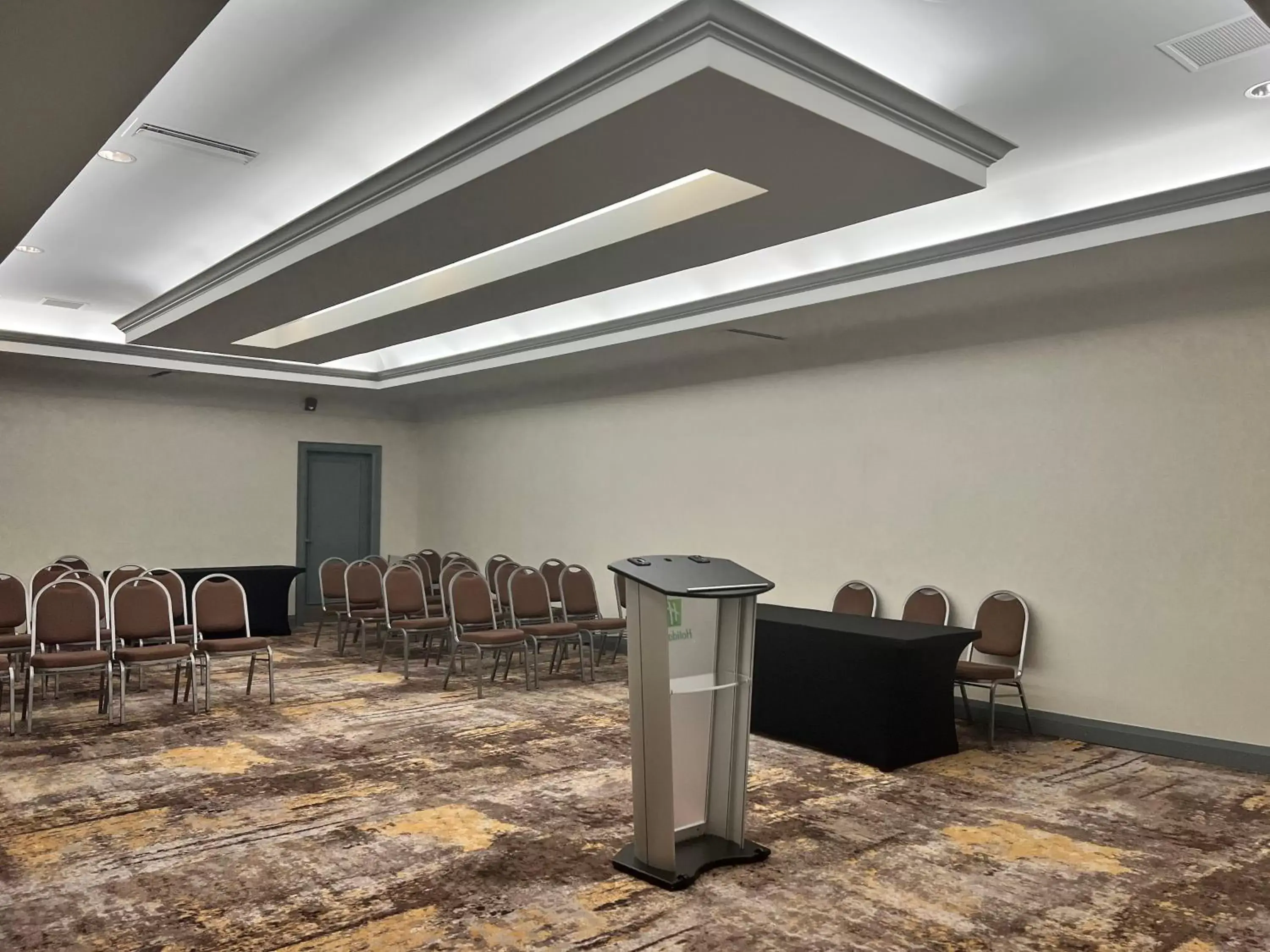 Meeting/conference room in Holiday Inn Toronto Airport East, an IHG Hotel