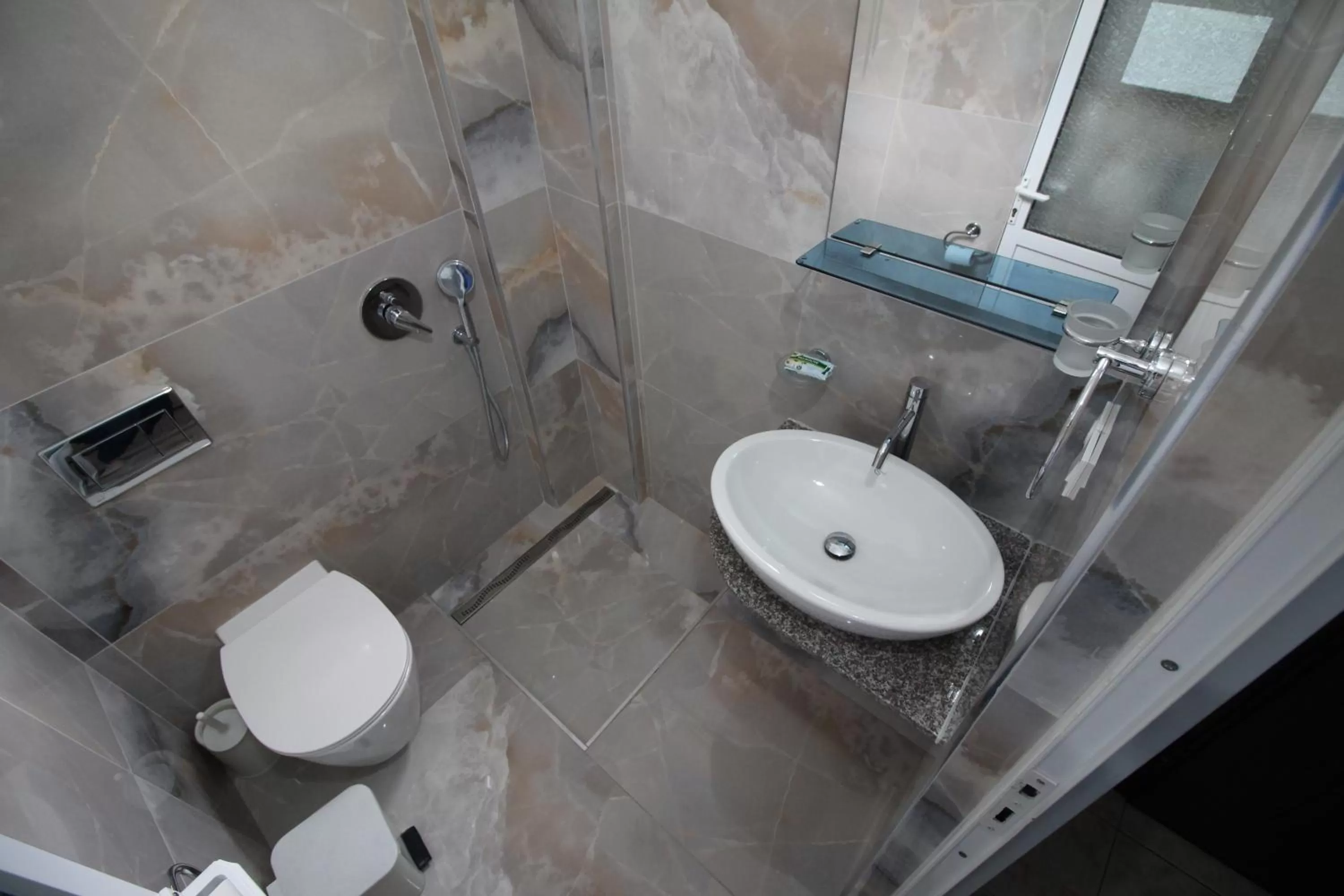Bathroom in Murati Suites Sarandë