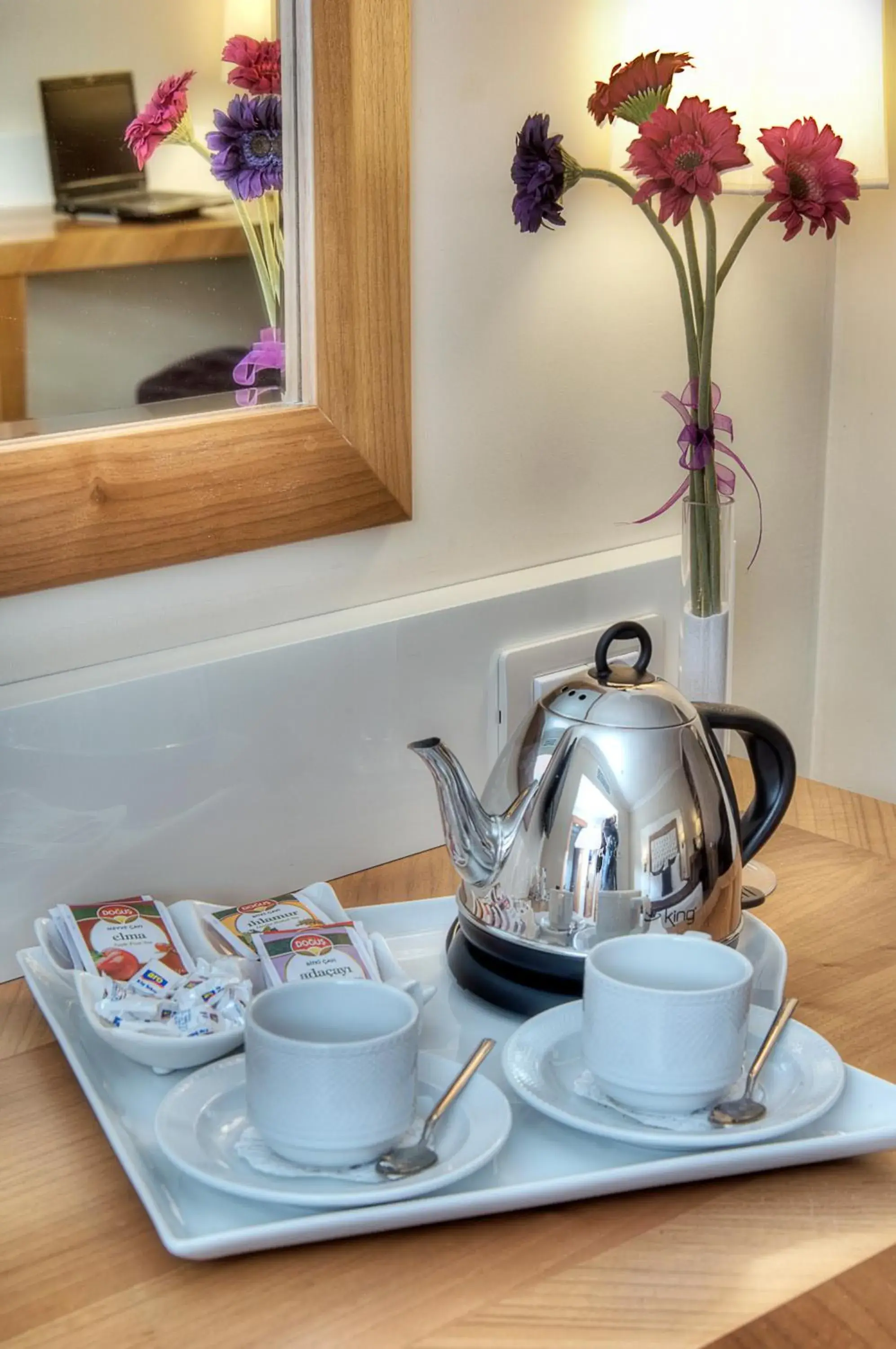 Coffee/tea facilities in Tugcu Hotel Select