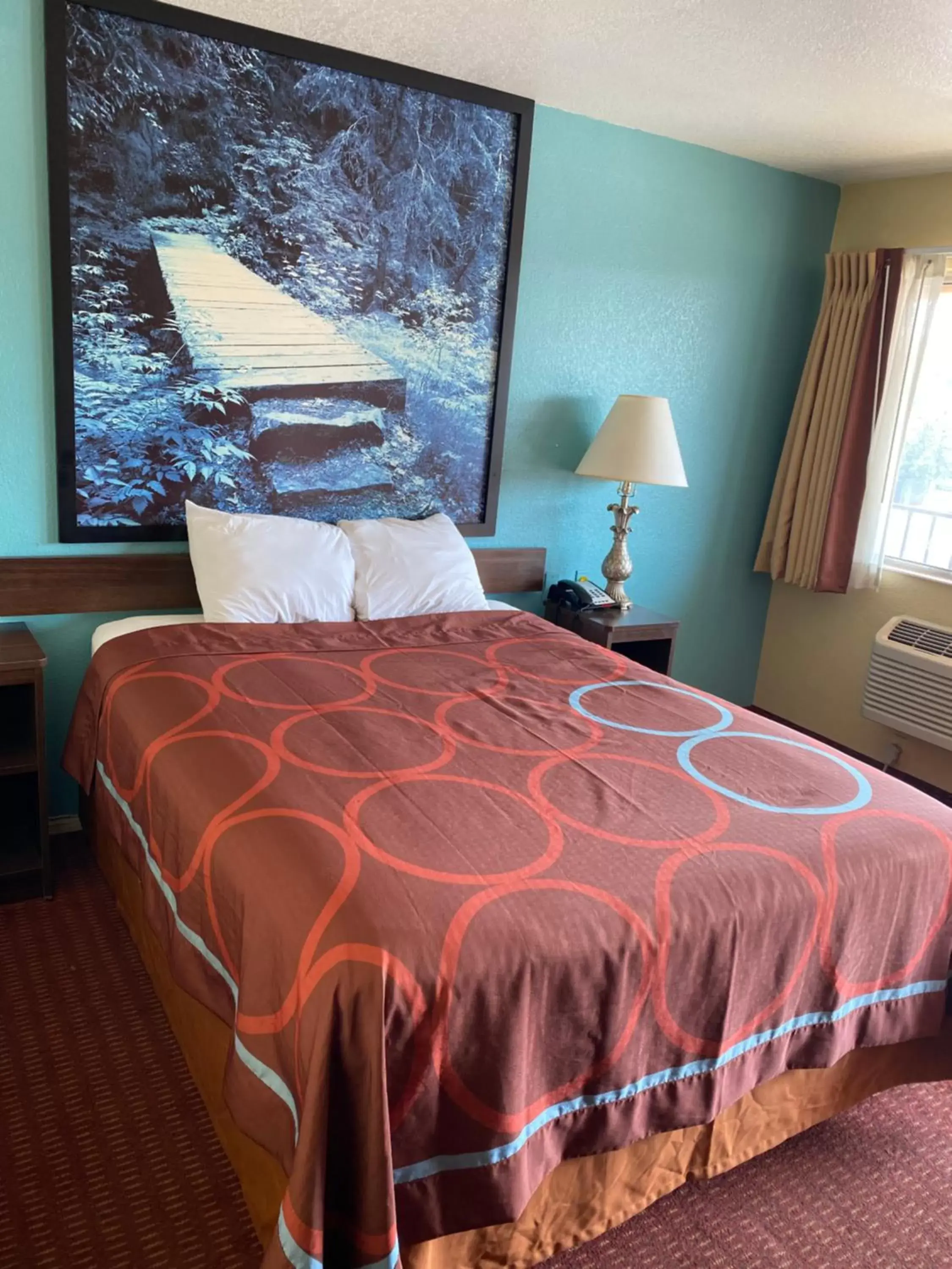 Bedroom, Bed in Super 8 by Wyndham Midwest City OK