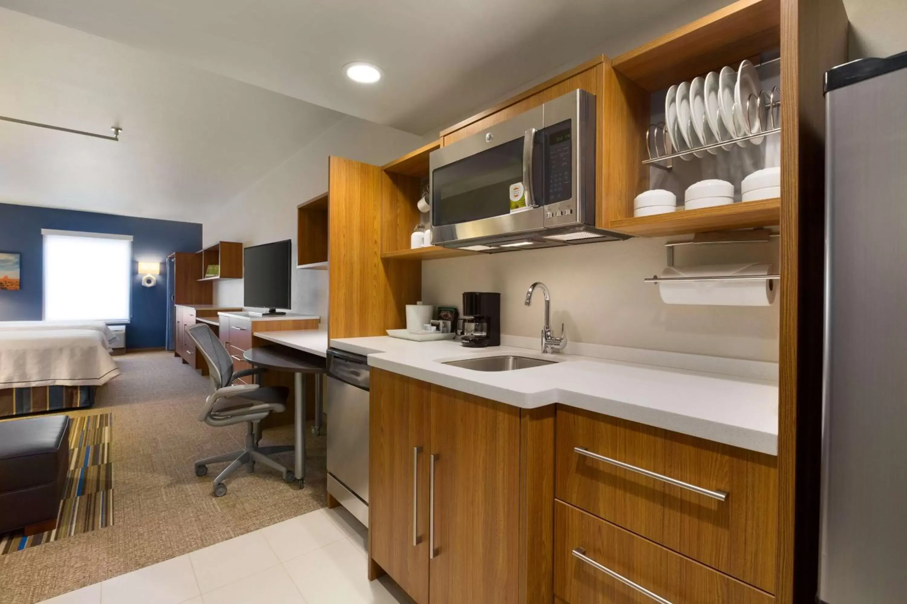 Bedroom, Kitchen/Kitchenette in Home2 Suites by Hilton Phoenix Chandler