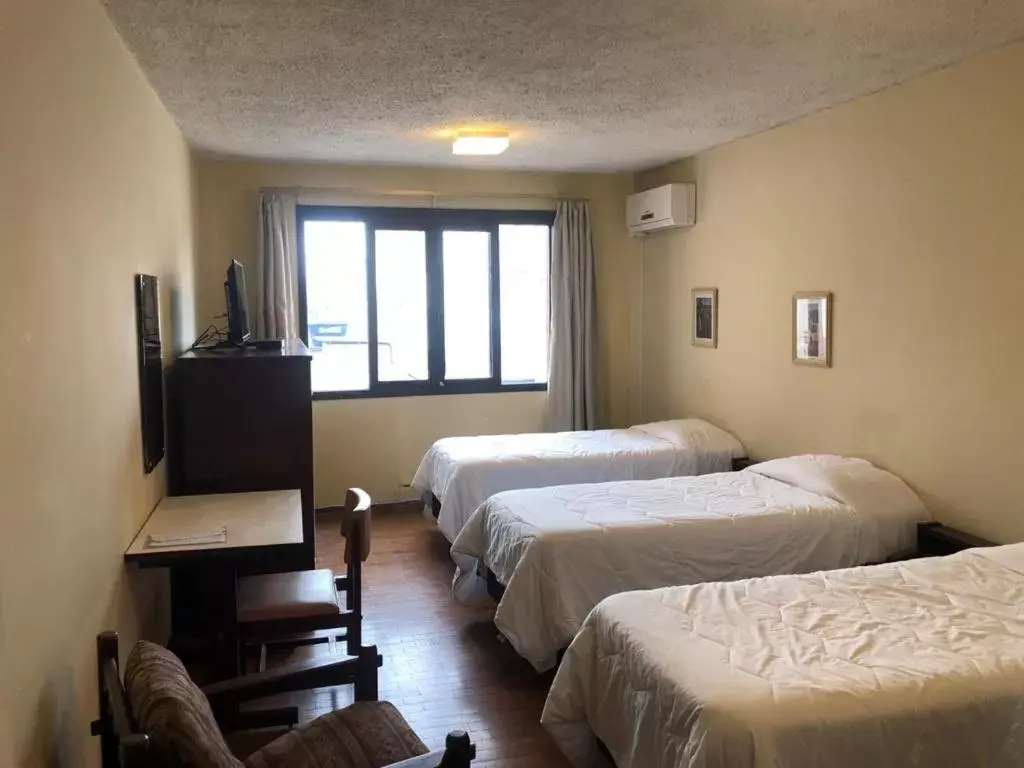 Luxury Triple Room - single occupancy in Hotel Estoril Luxury Triple Room - single occupancy in Hotel Estoril
