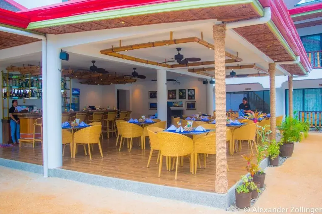 Restaurant/Places to Eat in Alona Vida Beach Hill Resort